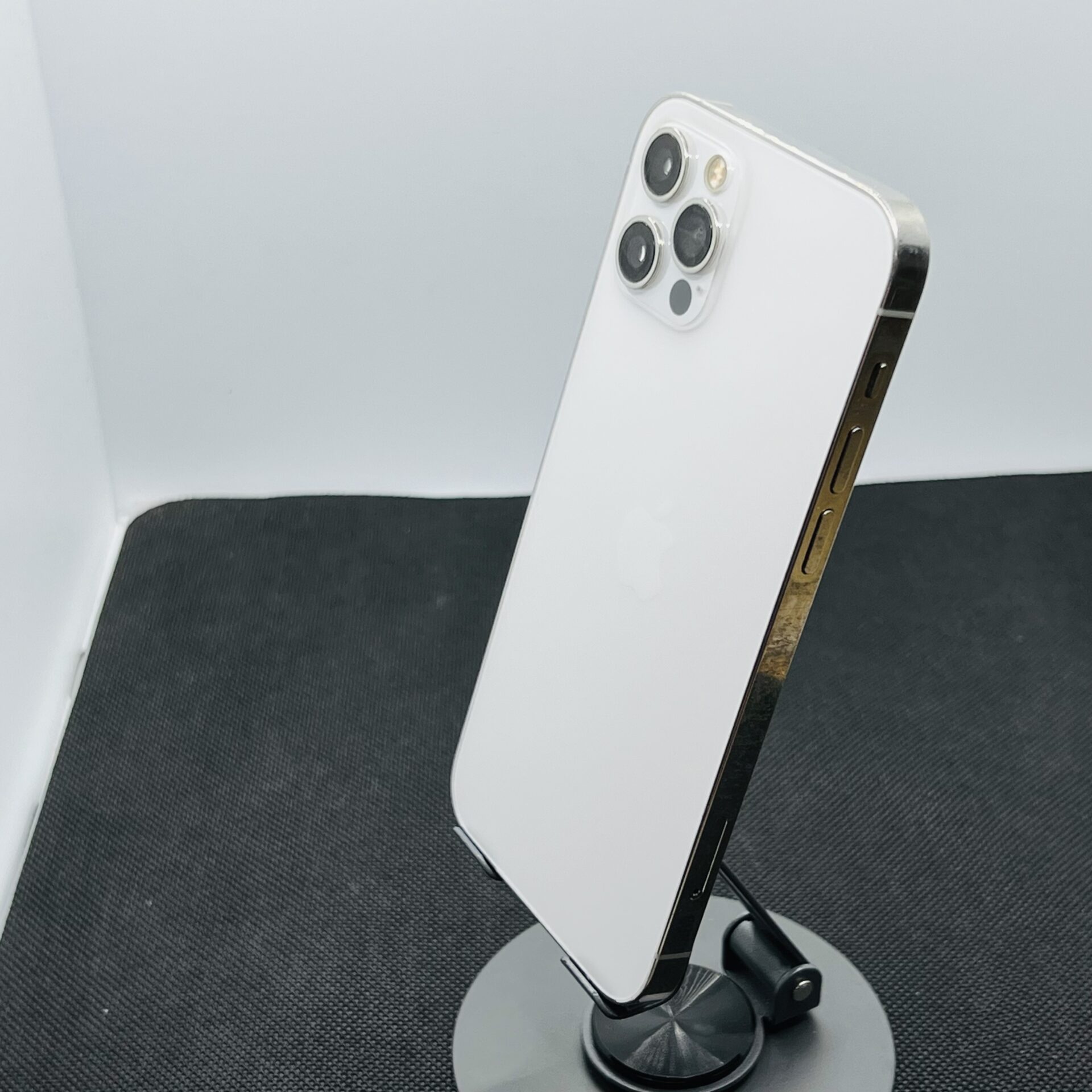 Apple iPhone 12 Pro 256GB Silver – (Grade B) - Image 8