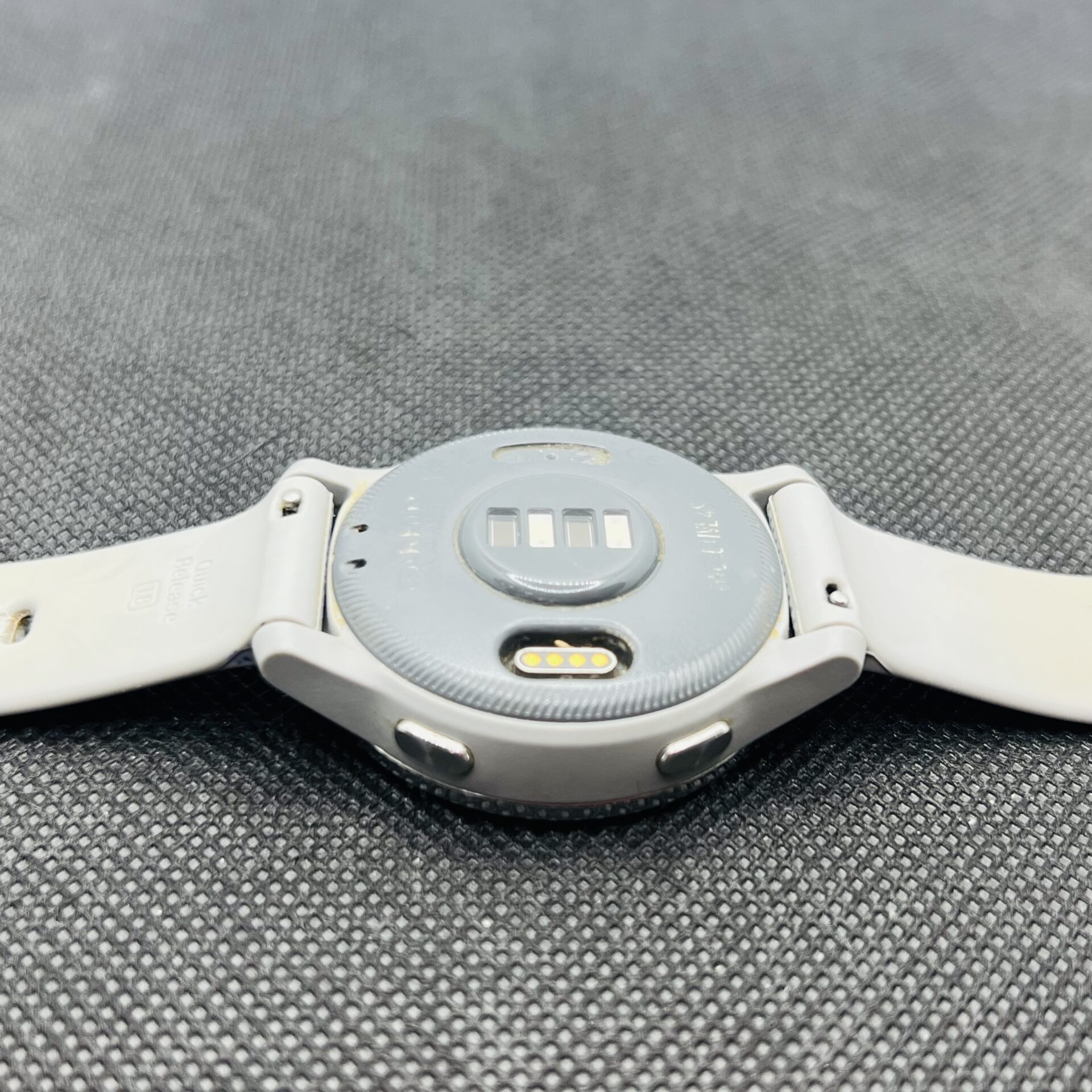 Garmin Vivoactive 4s Grey – (Grade B) - Image 6