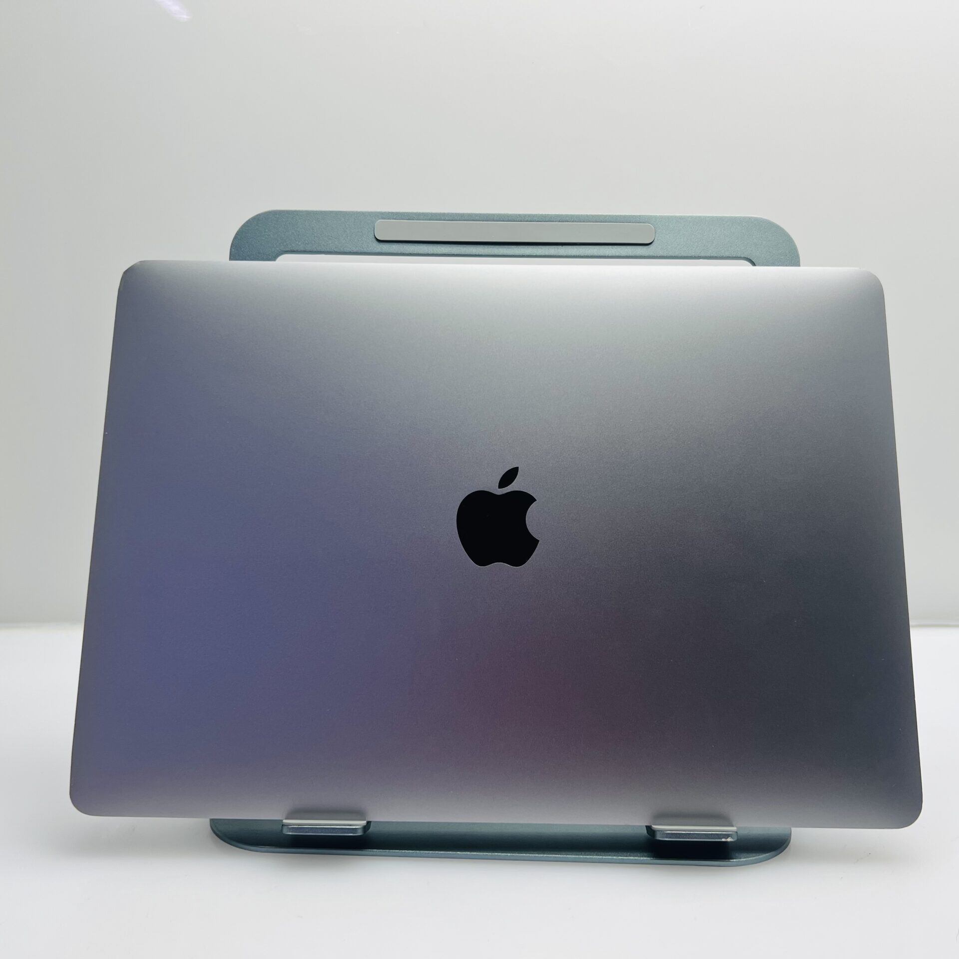 Apple MacBook Pro 13-Inch “Core i5” 2.3GHz (TouchBar/2018) 8GB RAM 256GB SSD Space Gray (Grade B) - Image 2