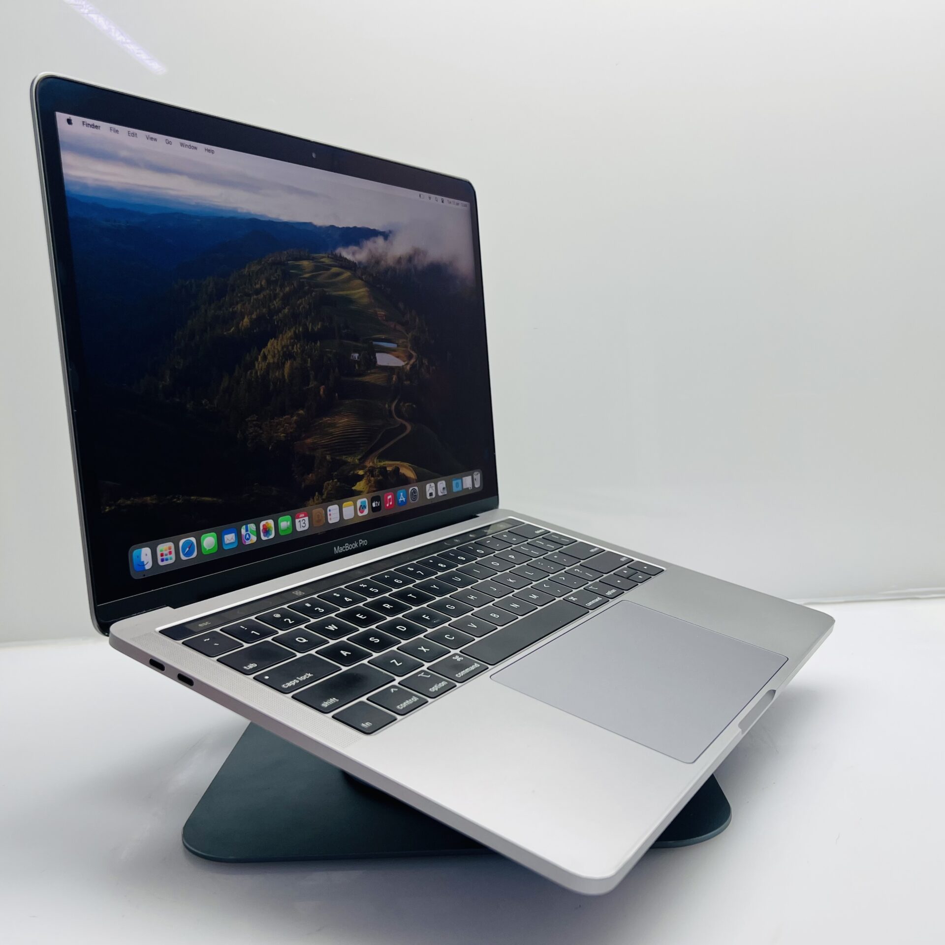 Apple MacBook Pro 13-Inch “Core i5” 2.3GHz (TouchBar/2018) 8GB RAM 256GB SSD Space Gray (Grade B) - Image 4