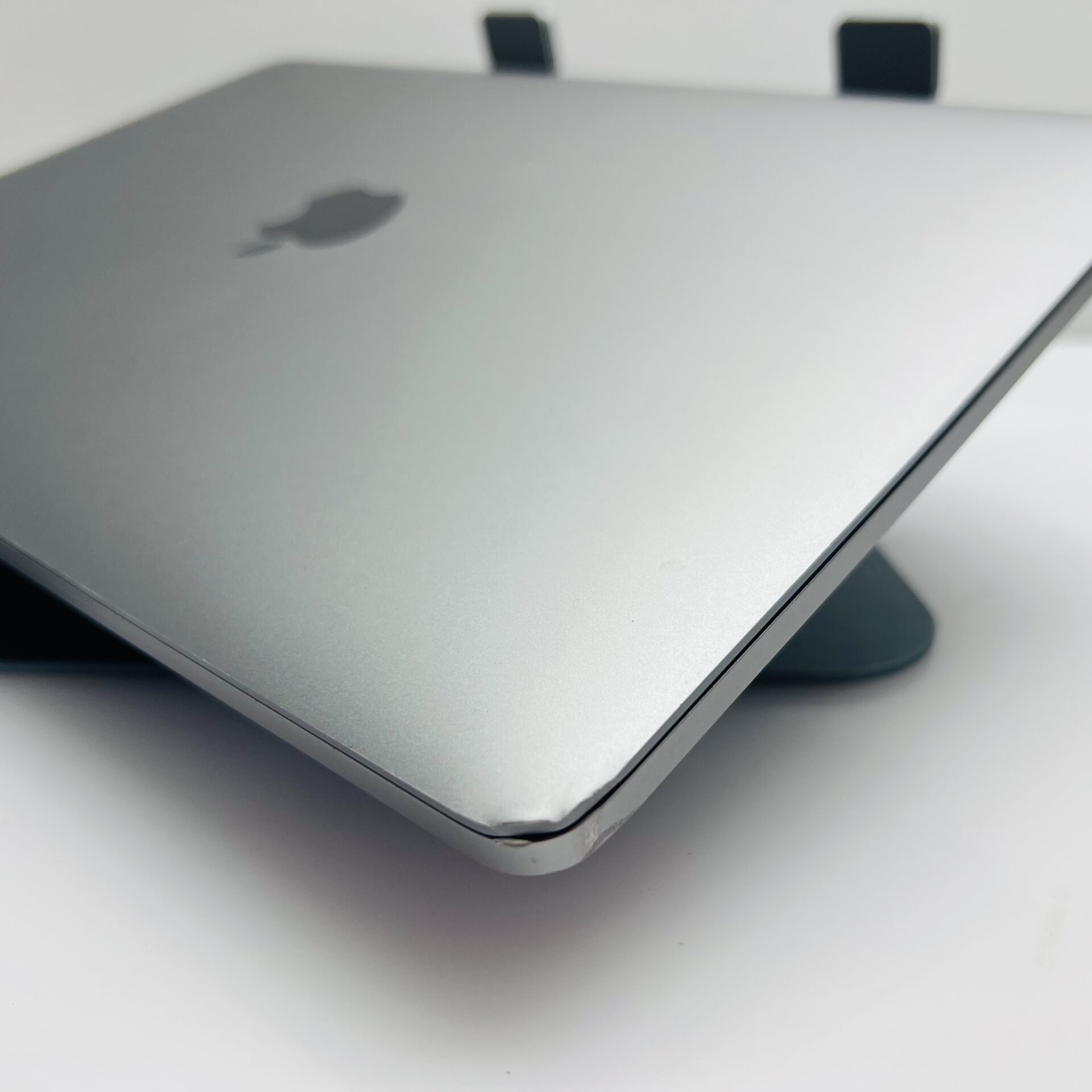 Apple MacBook Pro 13-Inch “Core i5” 2.3GHz (TouchBar/2018) 8GB RAM 256GB SSD Space Gray (Grade B) - Image 6