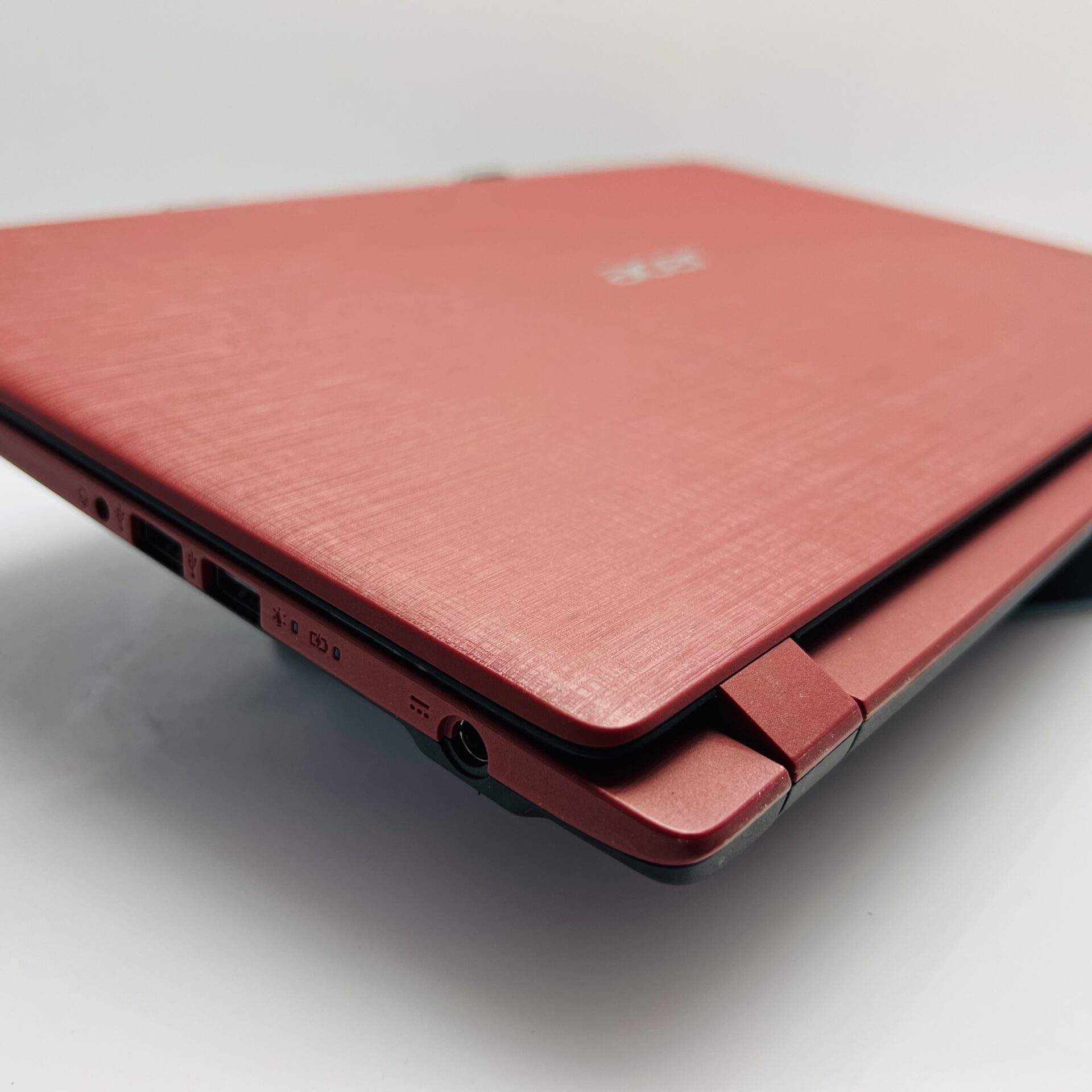 Acer Aspire 3 A315-31 "Celeron N3350" 1.10GHz 8GB RAM 1TB SSD SATA Red (Grade B) - Image 9