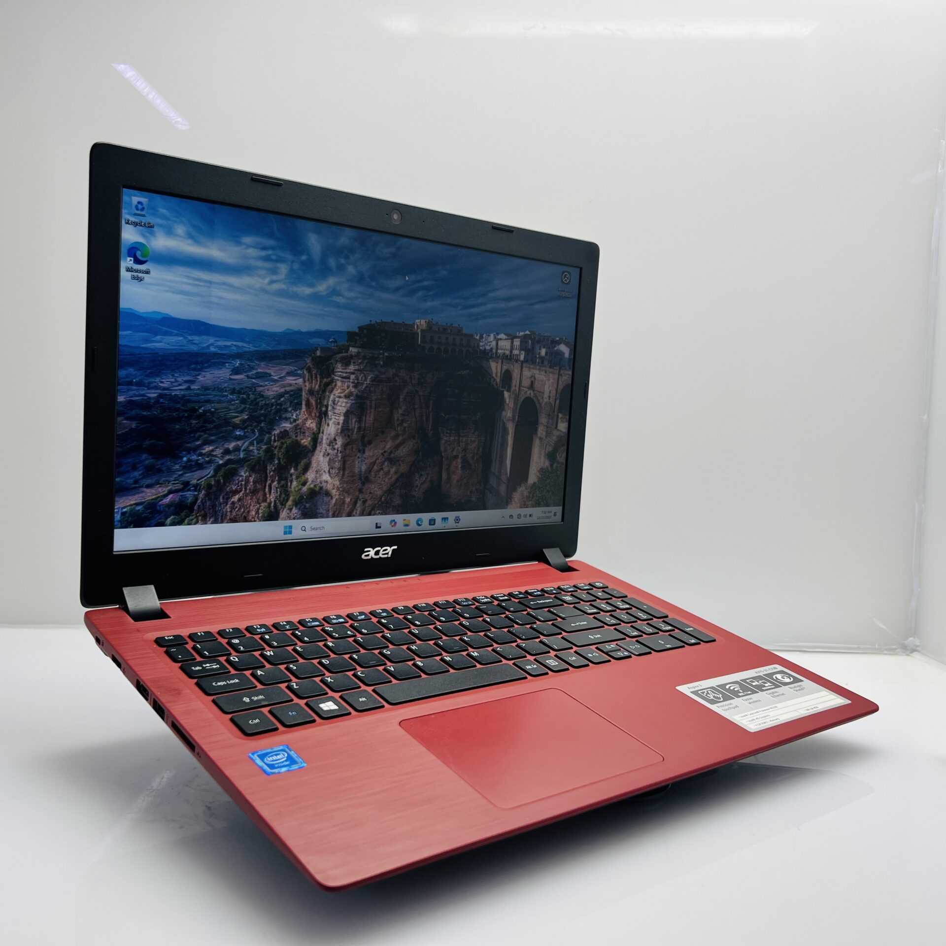 Acer Aspire 3 A315-31 "Celeron N3350" 1.10GHz 8GB RAM 1TB SSD SATA Red (Grade B) - Image 3