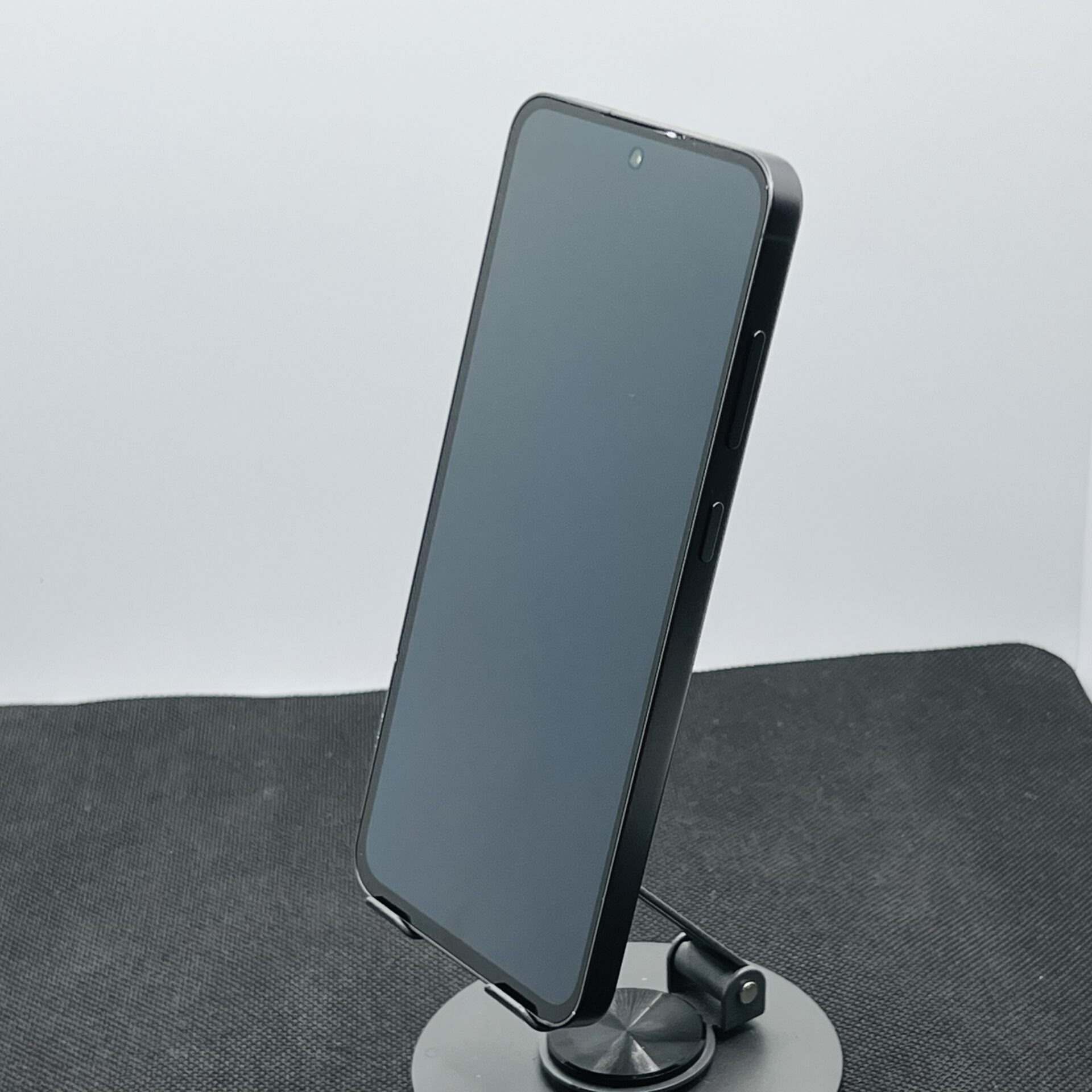 Samsung Galaxy S24 FE 128GB Graphite – (Grade B) - Image 6