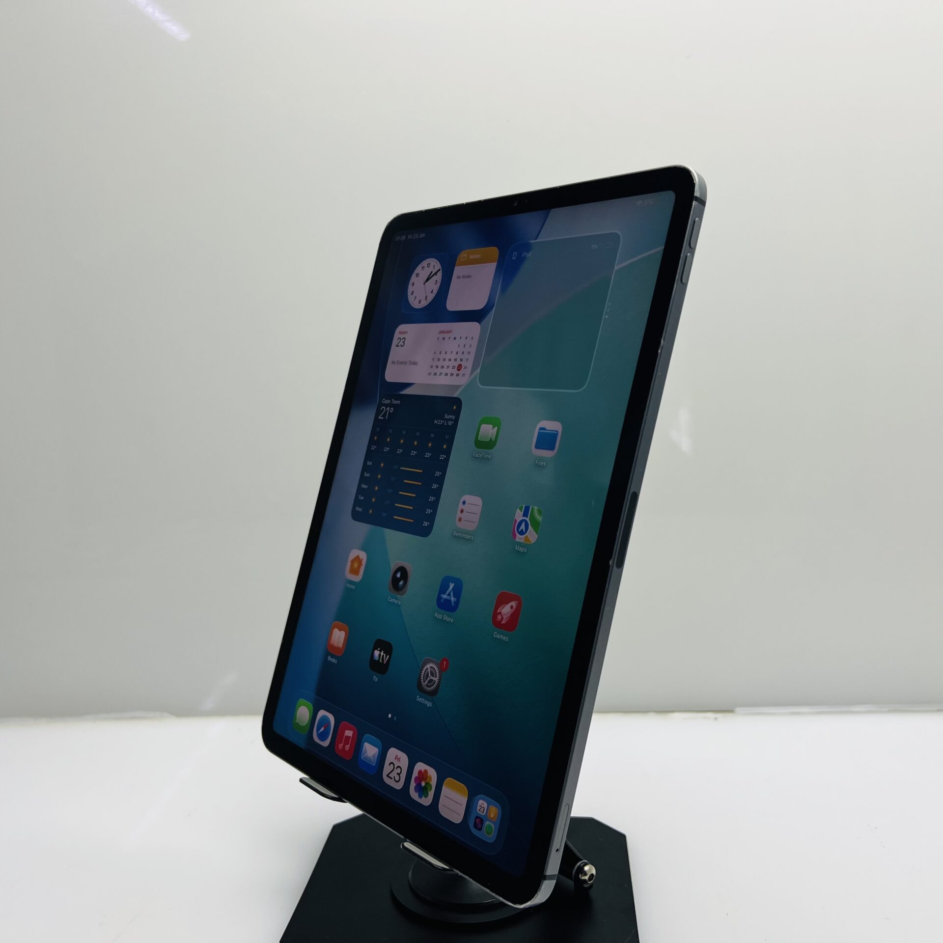 Apple iPad Pro 11″ 1st Gen (Wifi/Cellular) 512GB Space Gray (Grade B) – No Face ID And Dim Backlight - Image 4