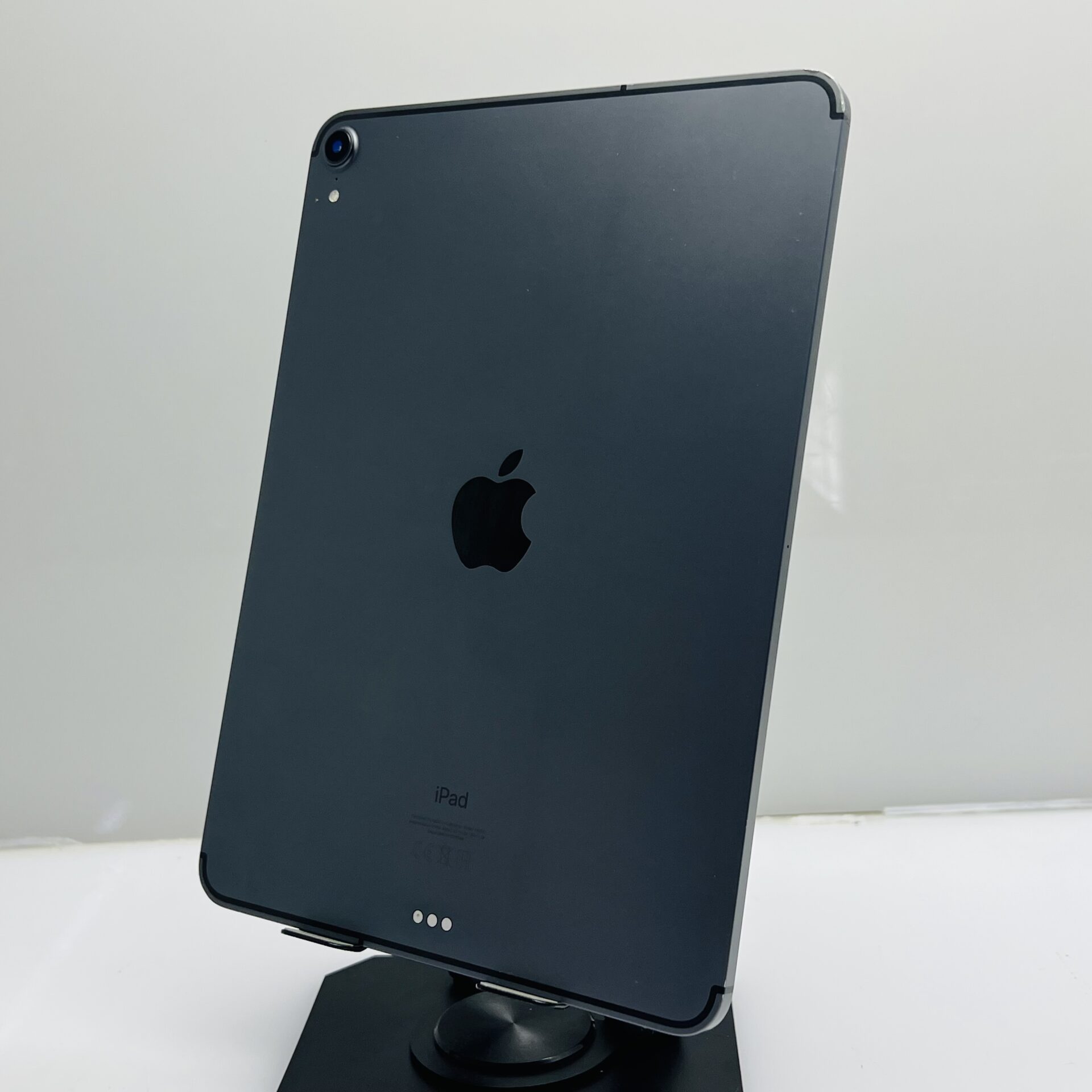 Apple iPad Pro 11″ 1st Gen (Wifi/Cellular) 512GB Space Gray (Grade B) – No Face ID And Dim Backlight - Image 8