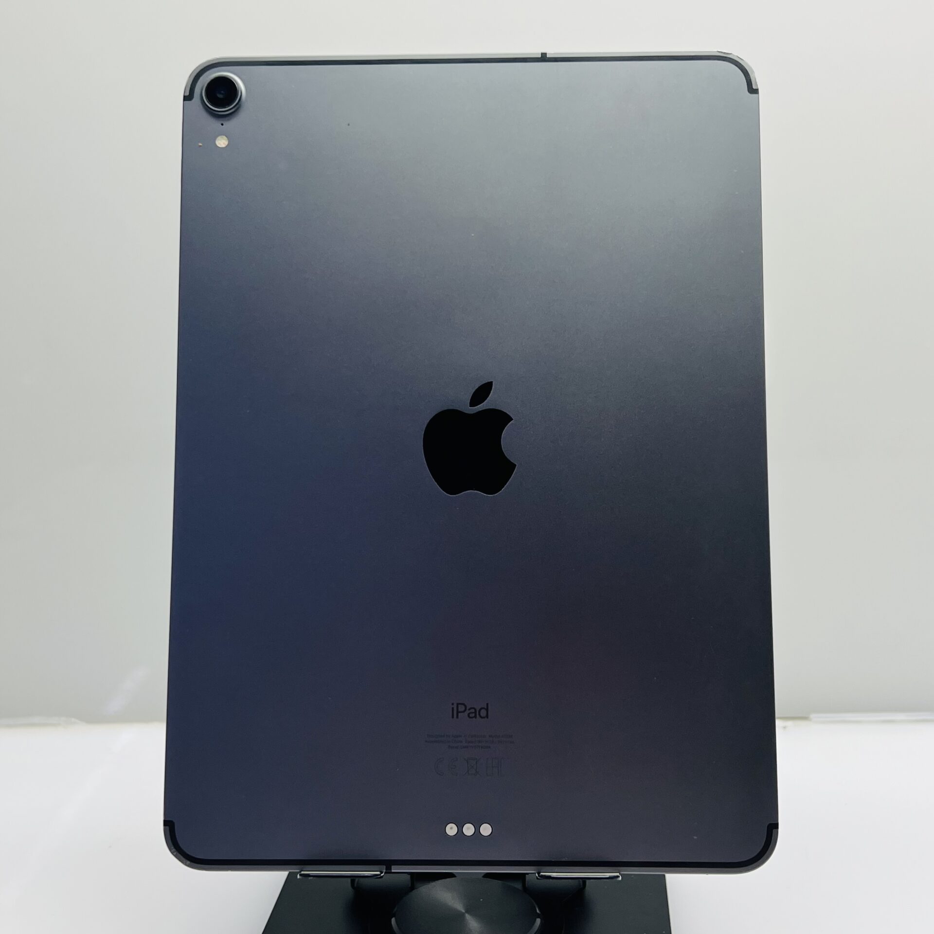 Apple iPad Pro 11″ 1st Gen (Wifi/Cellular) 512GB Space Gray (Grade B) – No Face ID And Dim Backlight - Image 9