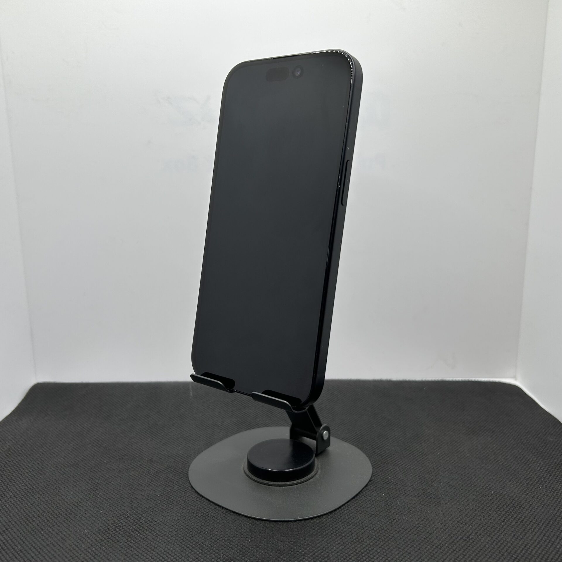 Apple iPhone 15 128GB Black - (Grade B) - Image 3