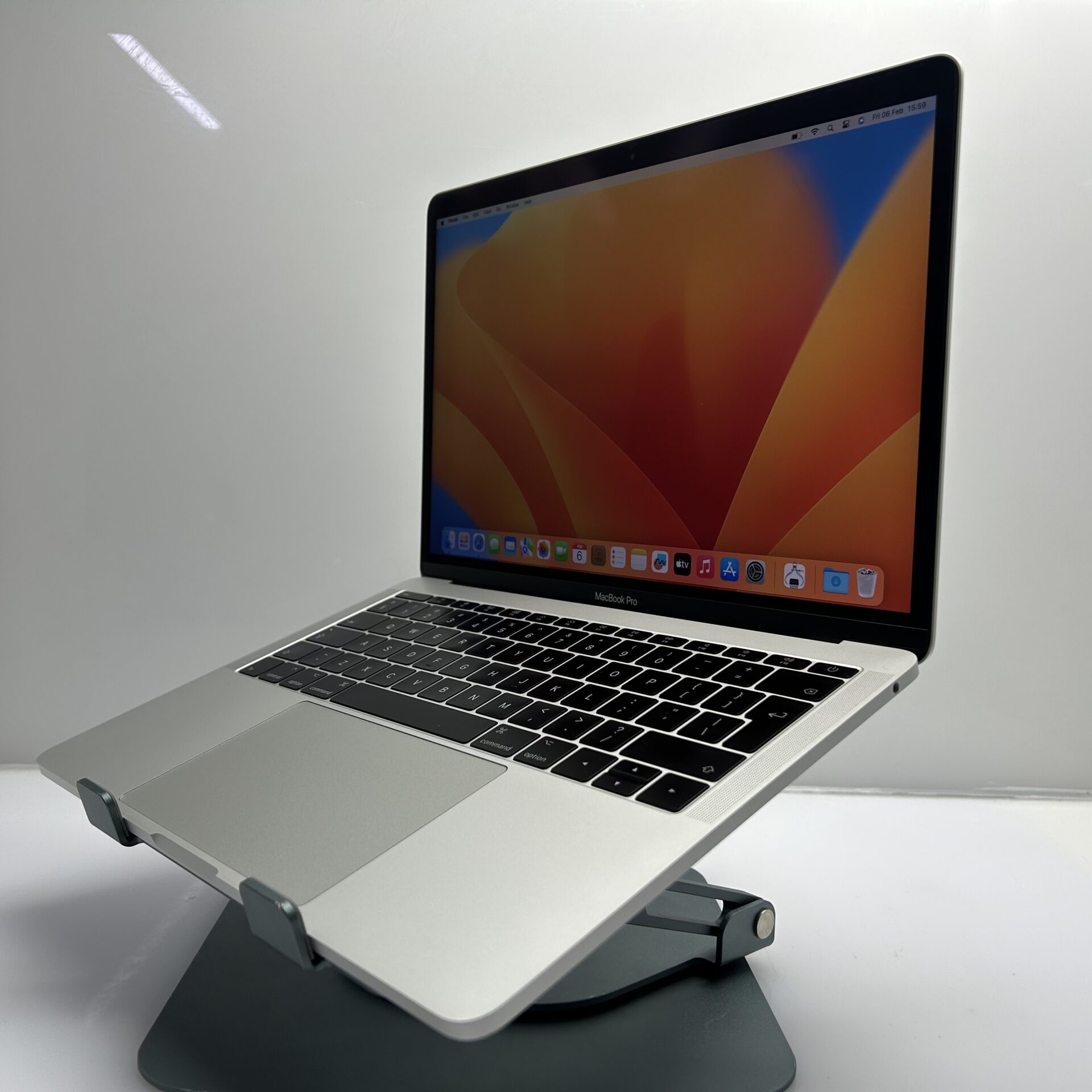 Apple MacBook Pro 13-Inch “Core i5” 2.3GHz (2017) 8GB RAM 128GB SSD Silver – (Grade B) - Image 4