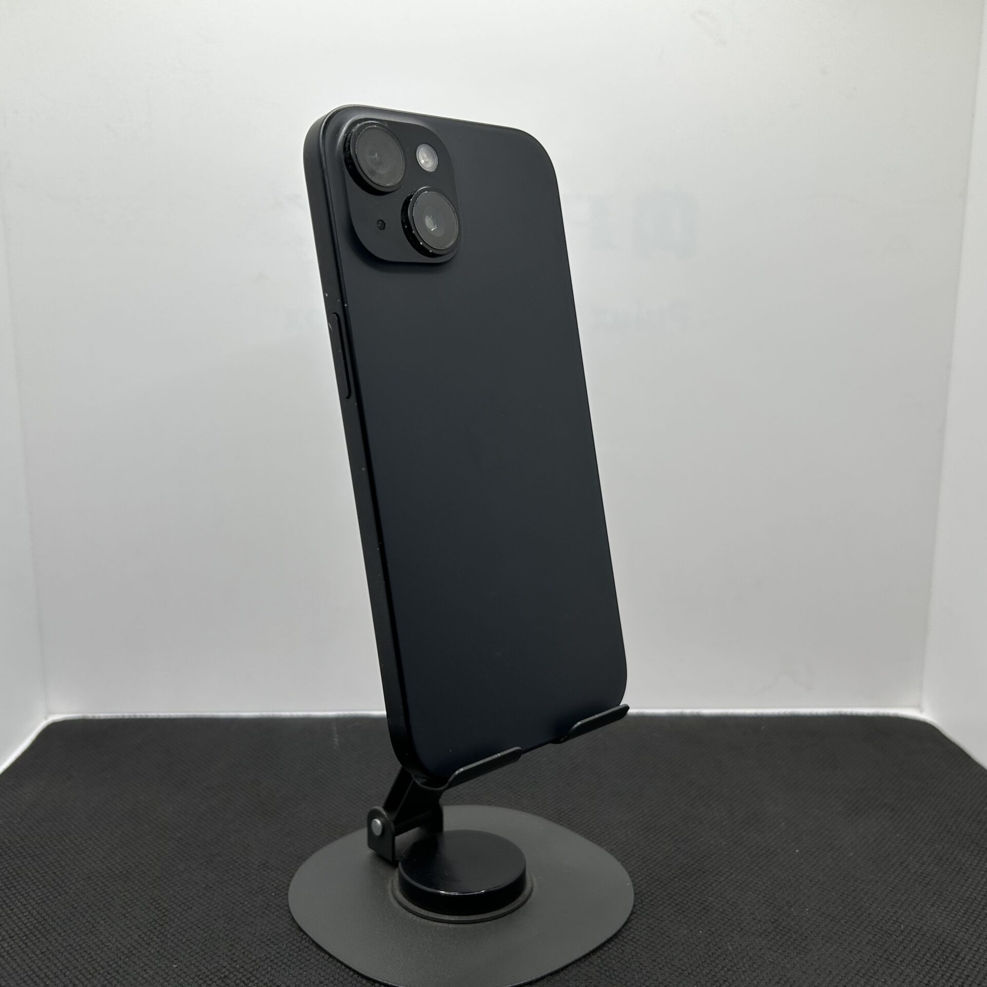 Apple iPhone 15 128GB Black - (Grade B) - Image 8