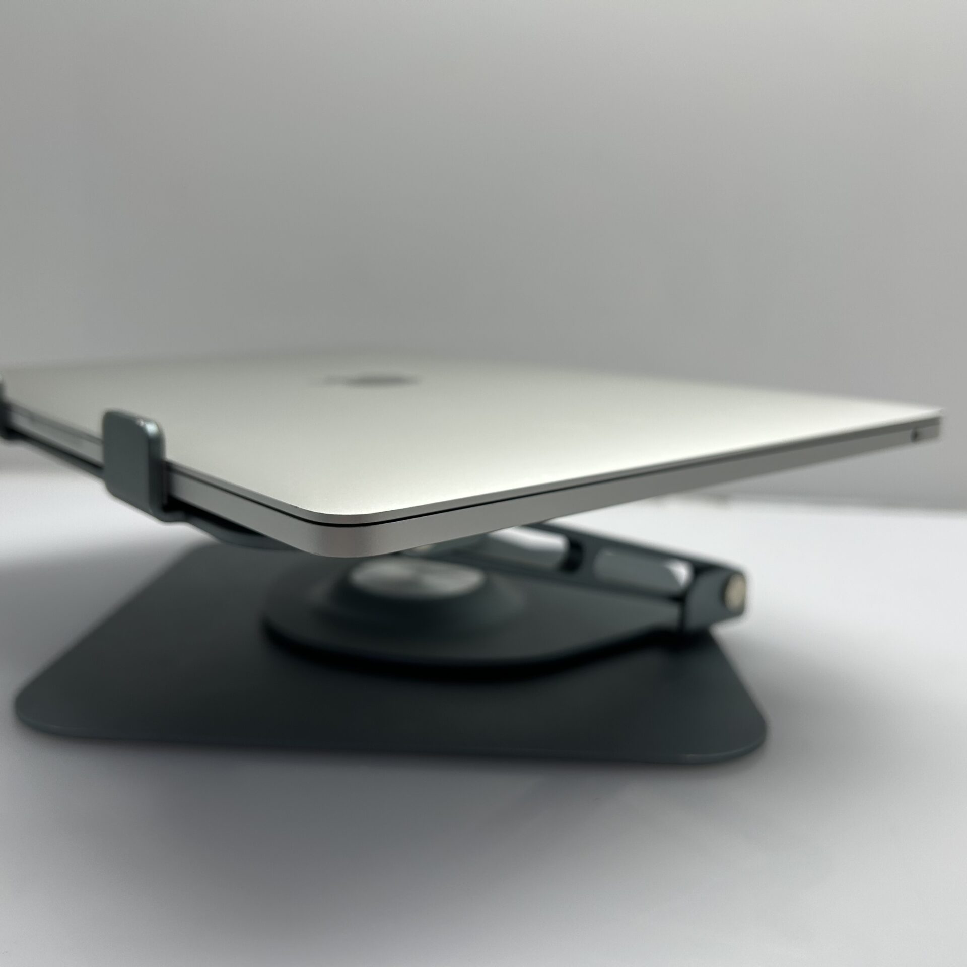 Apple MacBook Pro 13-Inch “Core i5” 2.3GHz (2017) 8GB RAM 128GB SSD Silver – (Grade B) - Image 6