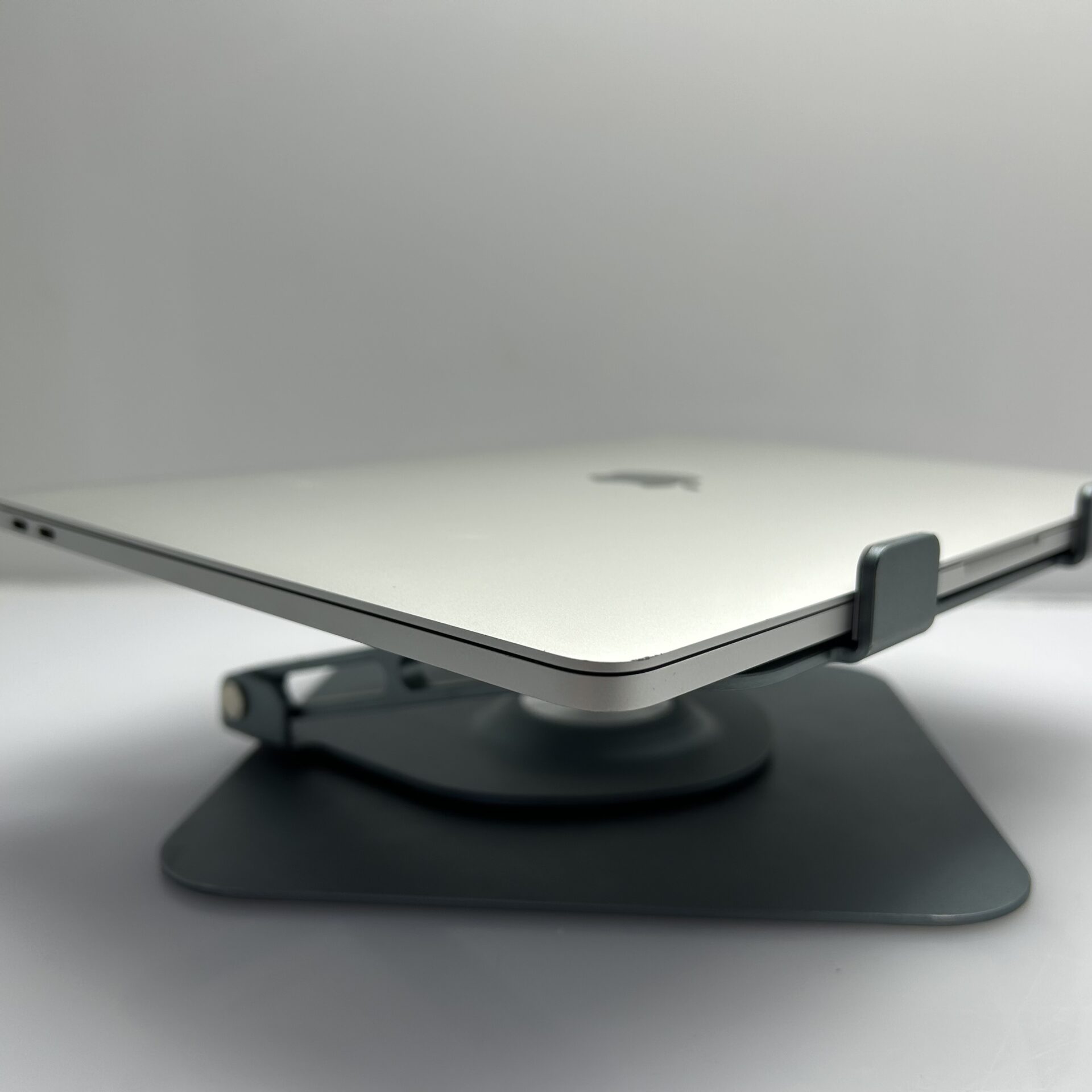 Apple MacBook Pro 13-Inch “Core i5” 2.3GHz (2017) 8GB RAM 128GB SSD Silver – (Grade B) - Image 5