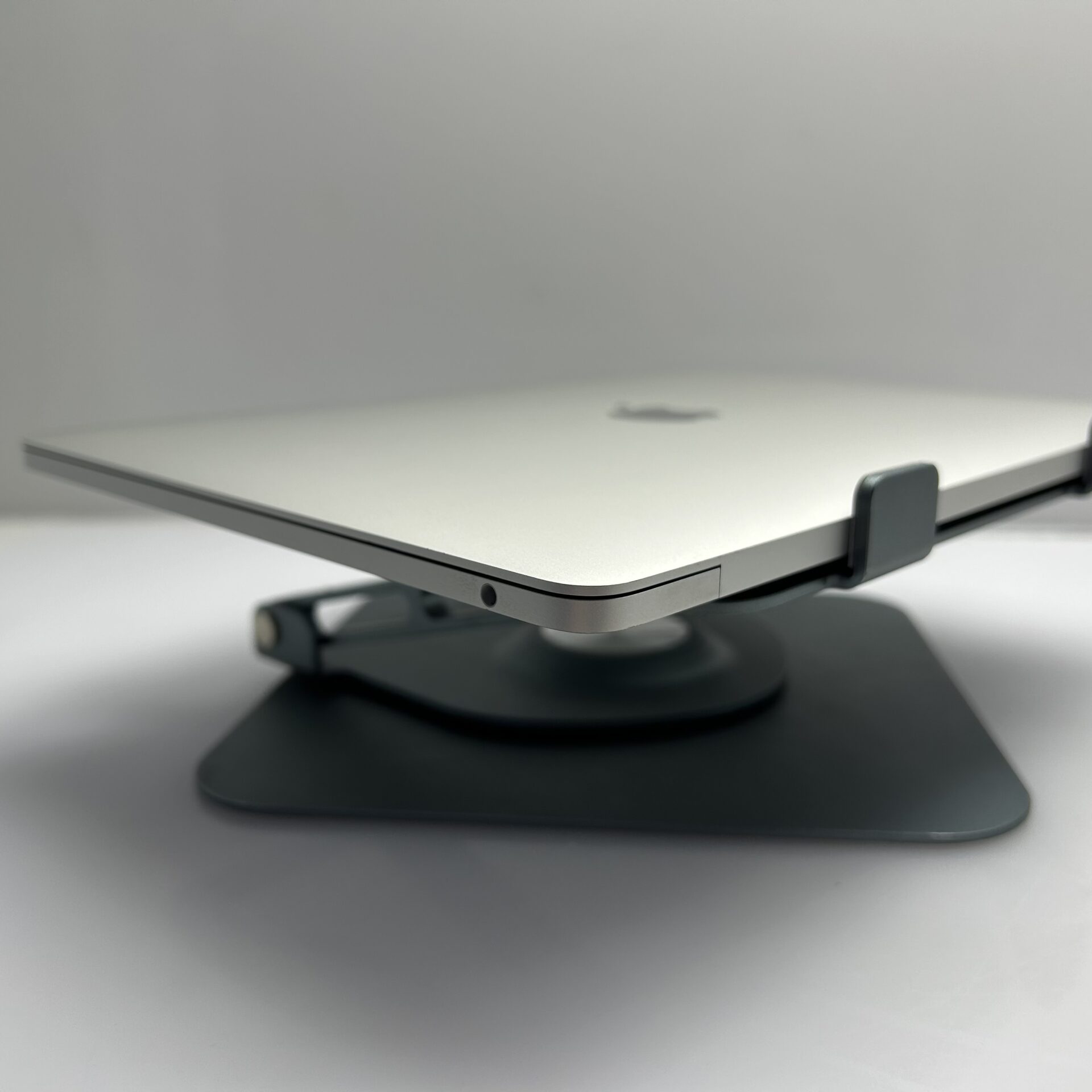 Apple MacBook Pro 13-Inch “Core i5” 2.3GHz (2017) 8GB RAM 128GB SSD Silver – (Grade B) - Image 7