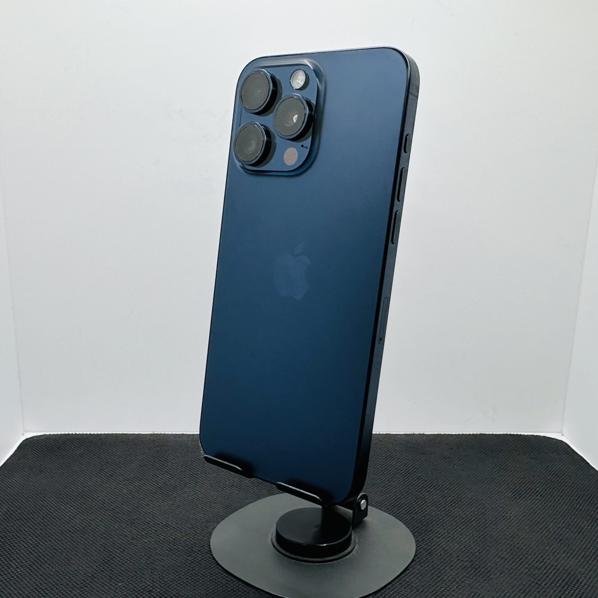 Apple iPhone 15 Pro Max 1TB Blue Titanium - (Grade B) - Image 8