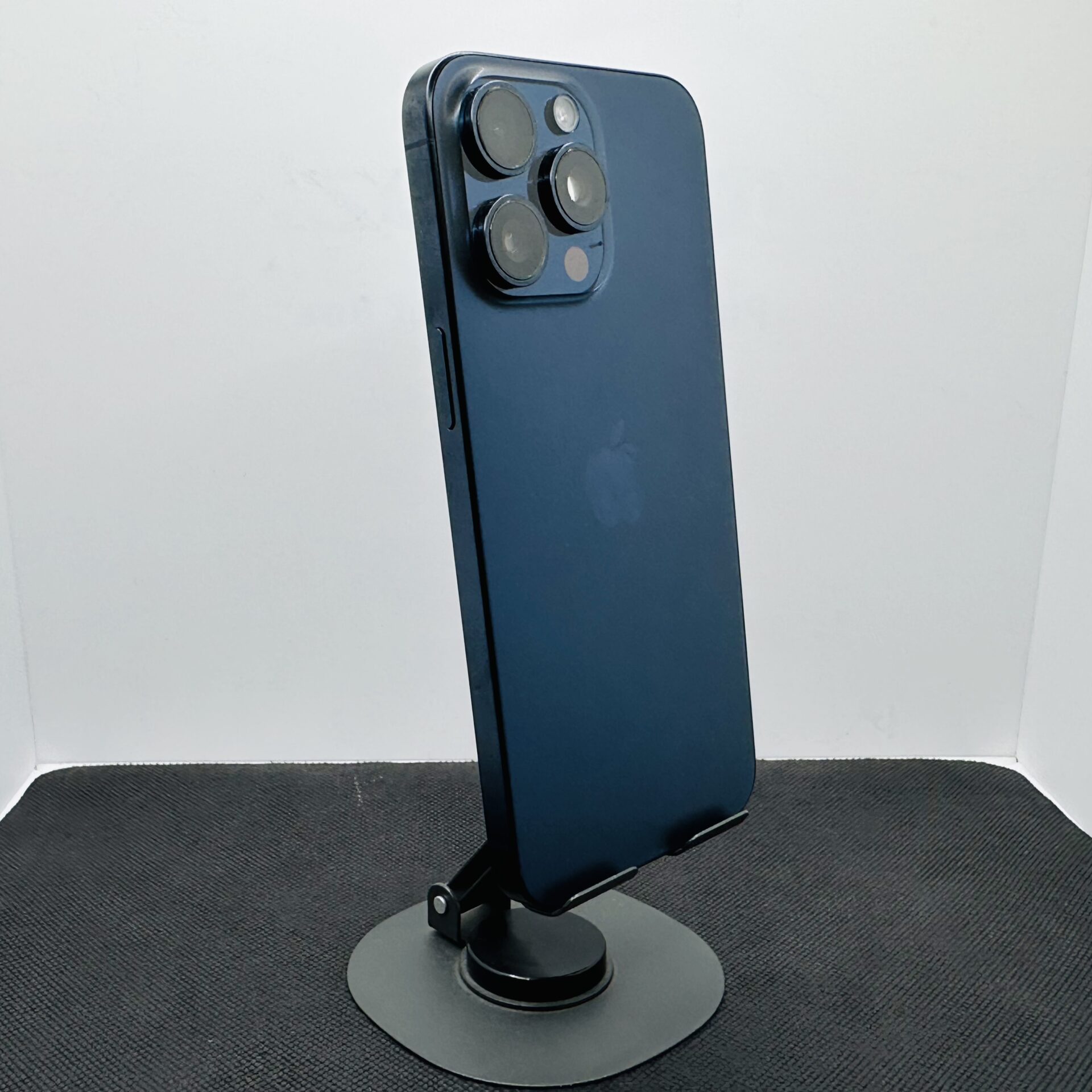 Apple iPhone 15 Pro Max 1TB Blue Titanium - (Grade B) - Image 11