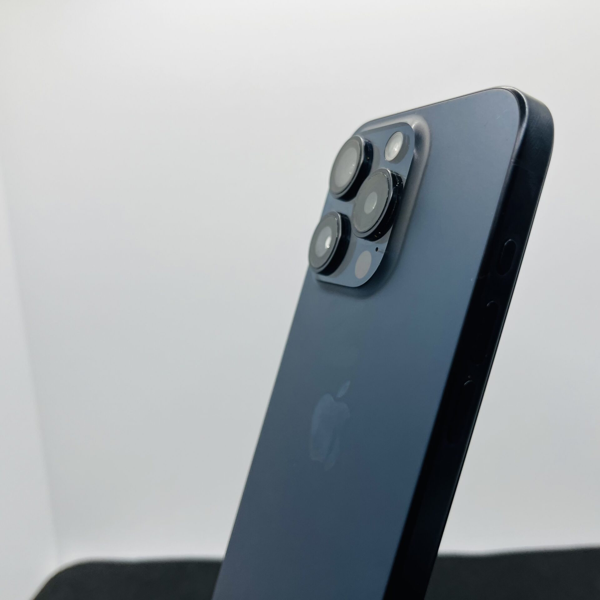 Apple iPhone 15 Pro 128GB Blue Titanium (Grade B) - eSIM Only - Image 8