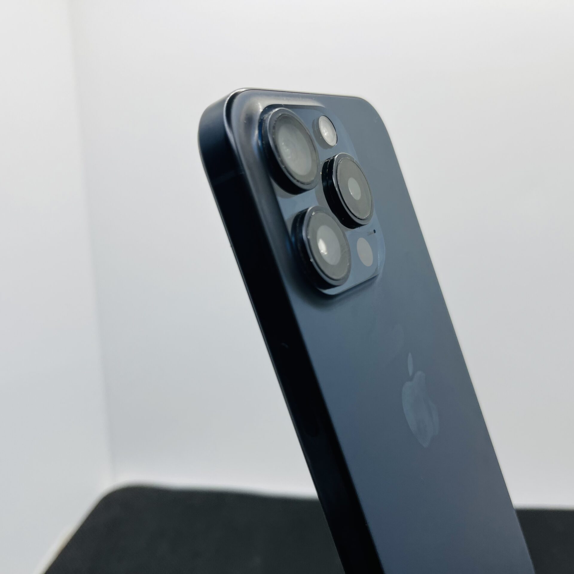 Apple iPhone 15 Pro 128GB Blue Titanium (Grade B) - eSIM Only - Image 9