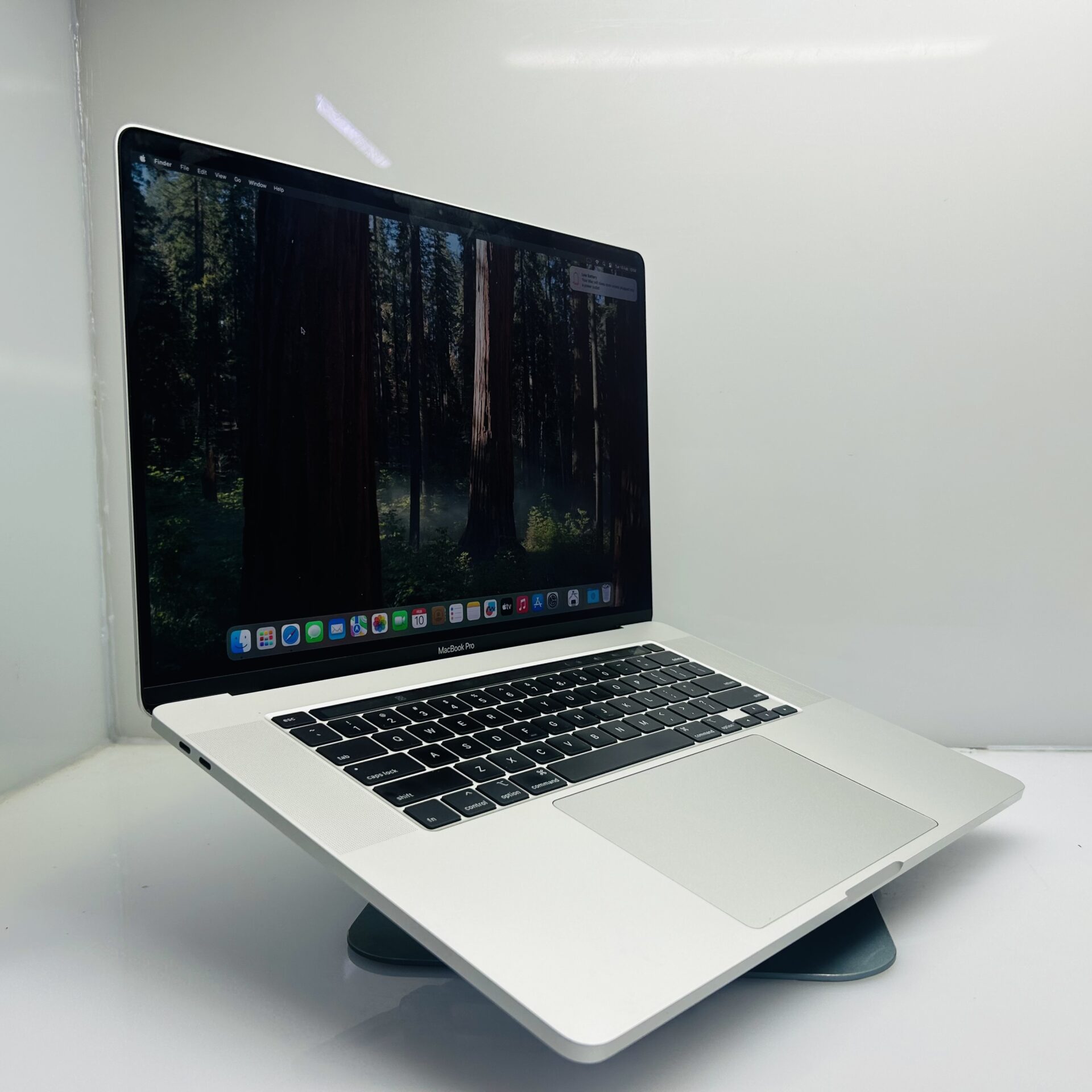 Apple MacBook Pro 16-Inch “Core i7” 2.6GHz (TouchBar/2019) 16GB RAM 512GB SSD Silver (Grade B) - Image 3