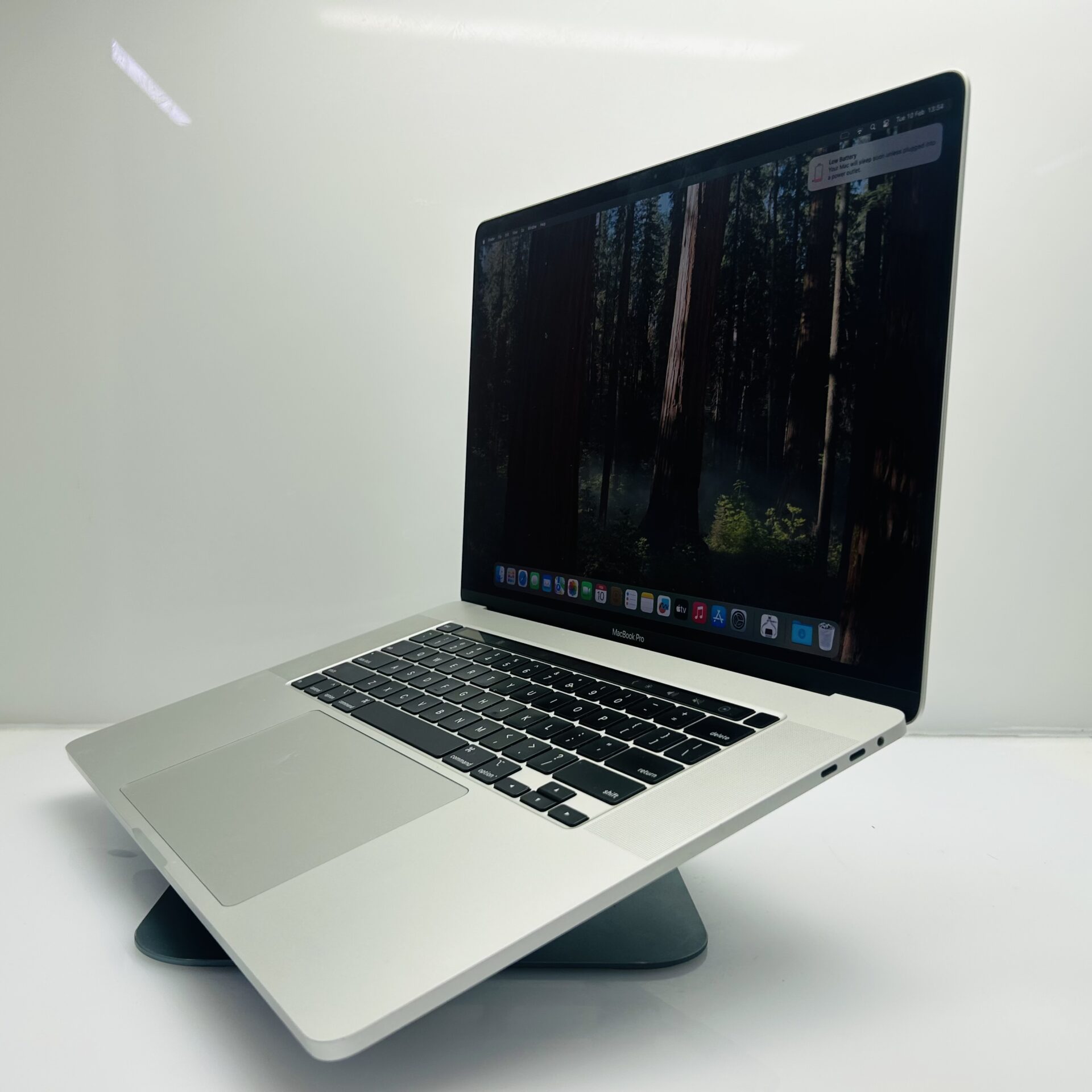 Apple MacBook Pro 16-Inch “Core i7” 2.6GHz (TouchBar/2019) 16GB RAM 512GB SSD Silver (Grade B) - Image 5