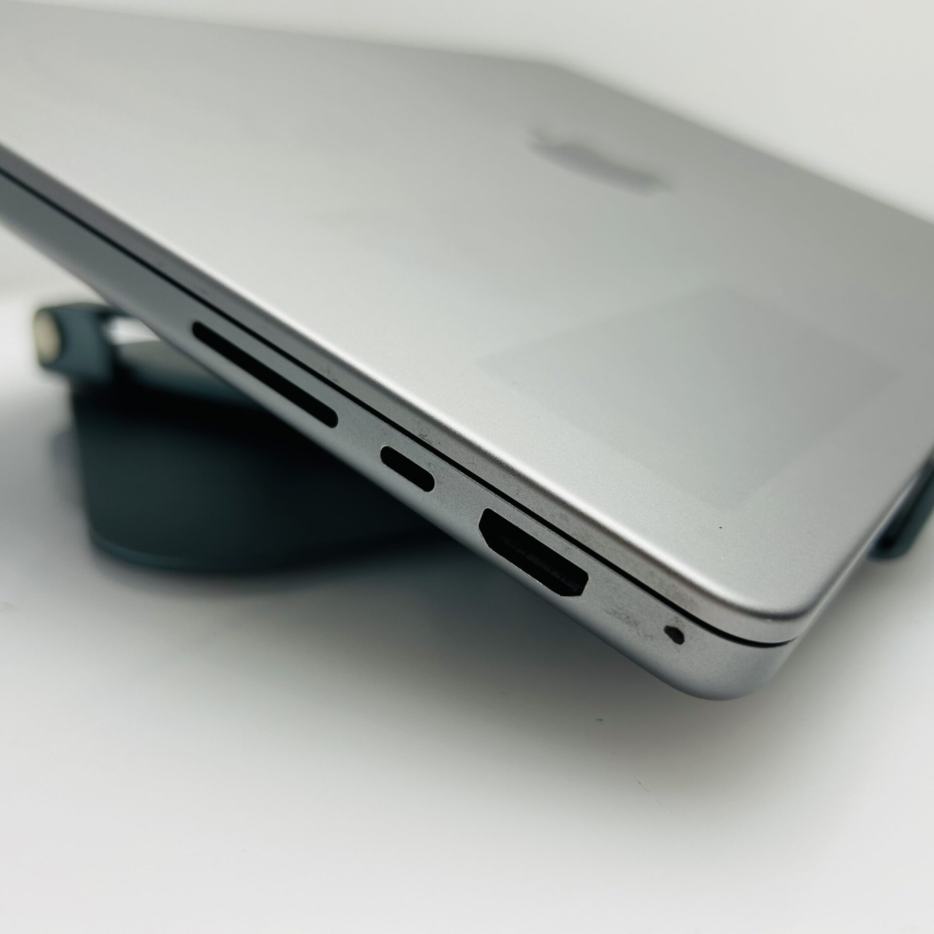 Apple Macbook Pro “M1 Pro” 14-Inch 8 CPU/14 GPU (2021) 16GB RAM 512GB SSD Space Gray – (Grade B) - Image 9