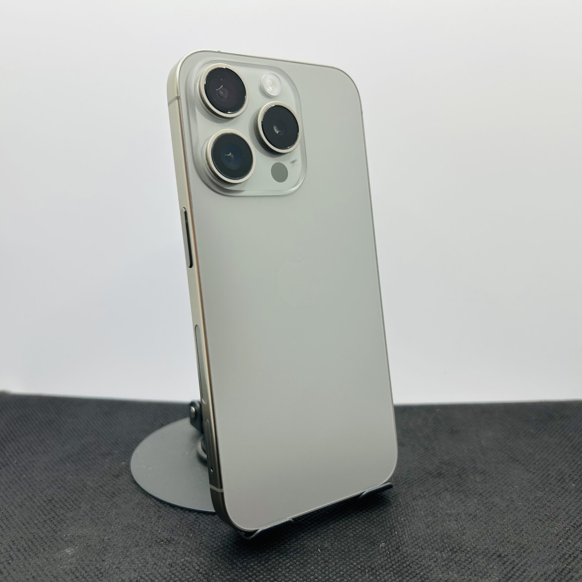 Apple iPhone 15 Pro 128GB Natural Titanium - (Grade B) - Image 7