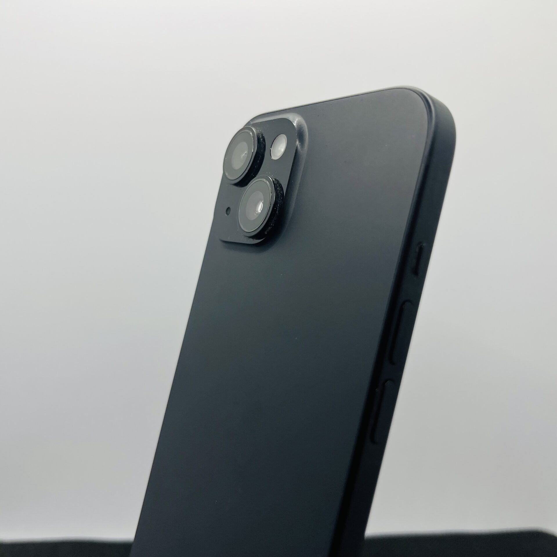 Apple iPhone 15 128GB Black – (Grade B) - Image 6