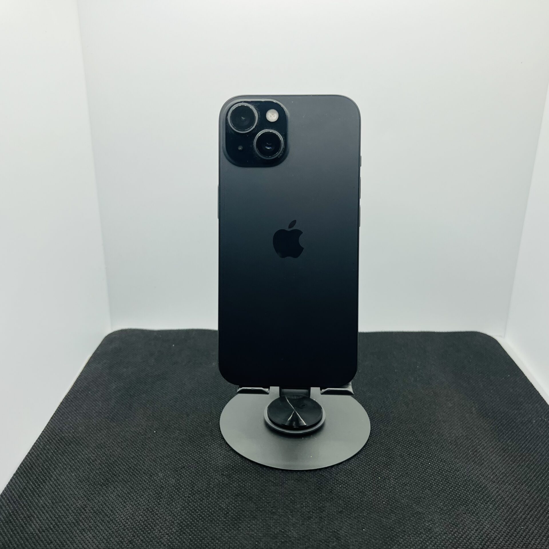 Apple iPhone 15 128GB Black – (Grade B) - Image 7