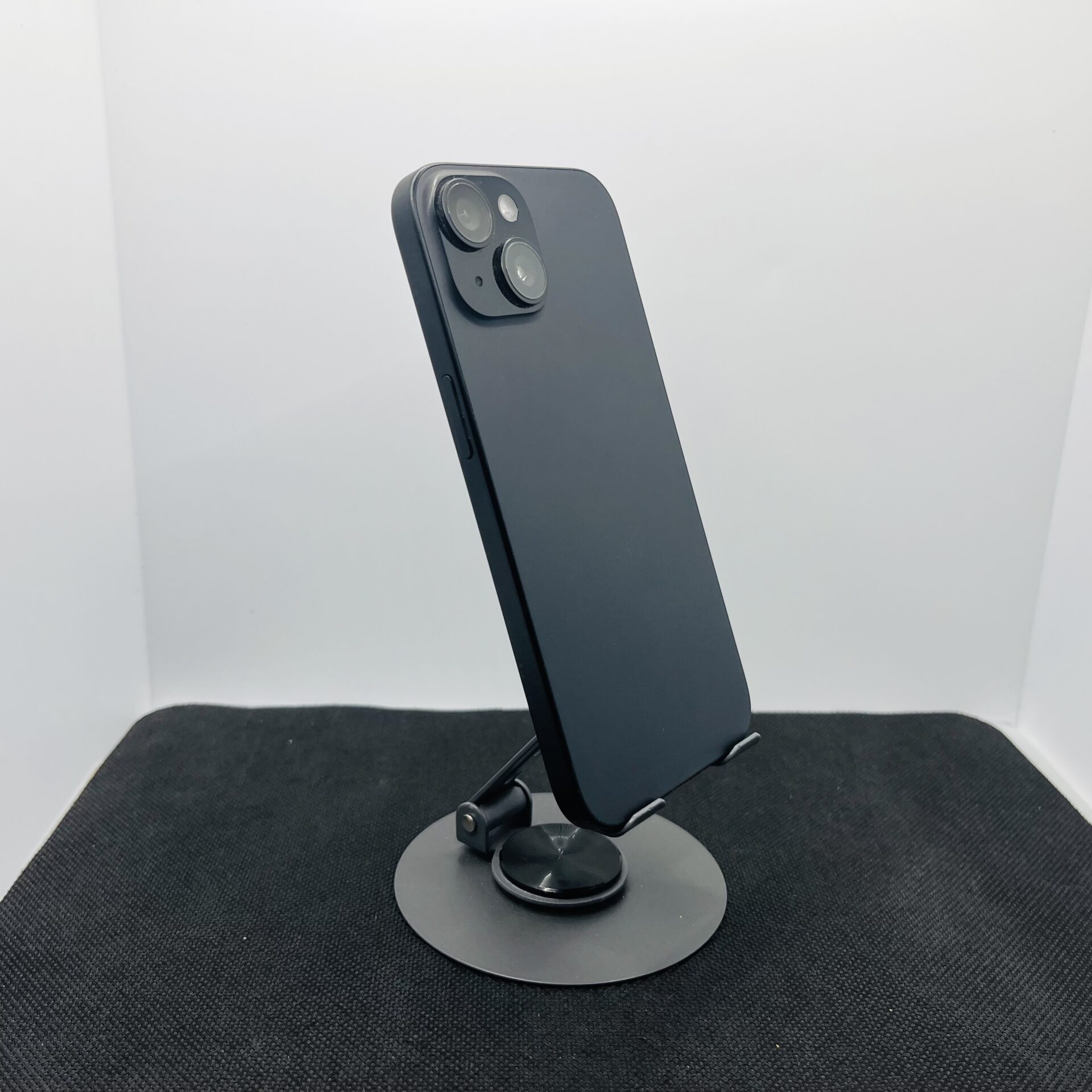 Apple iPhone 15 128GB Black – (Grade B) - Image 8