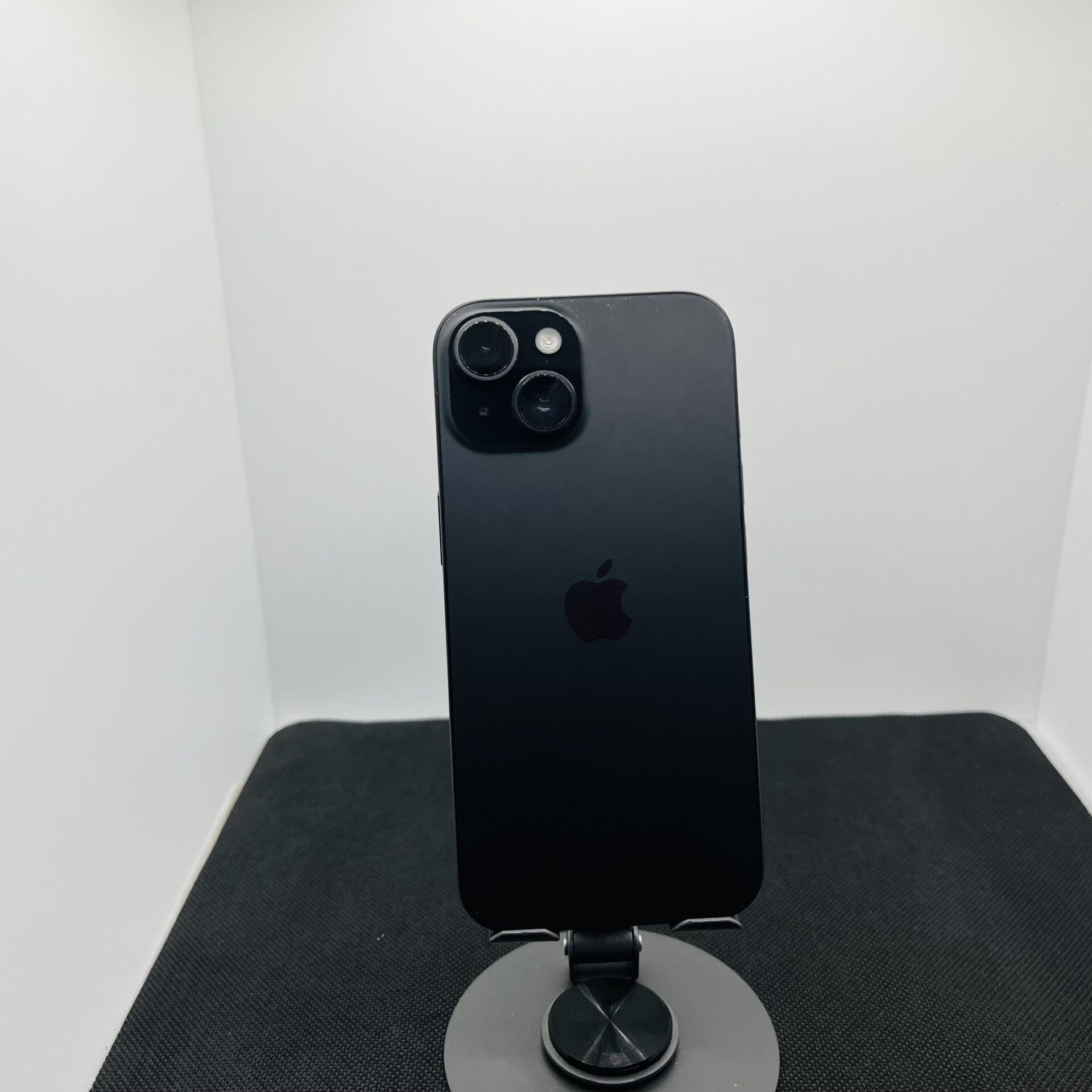 Apple iPhone 15 256GB Black - (Grade B) - Image 6