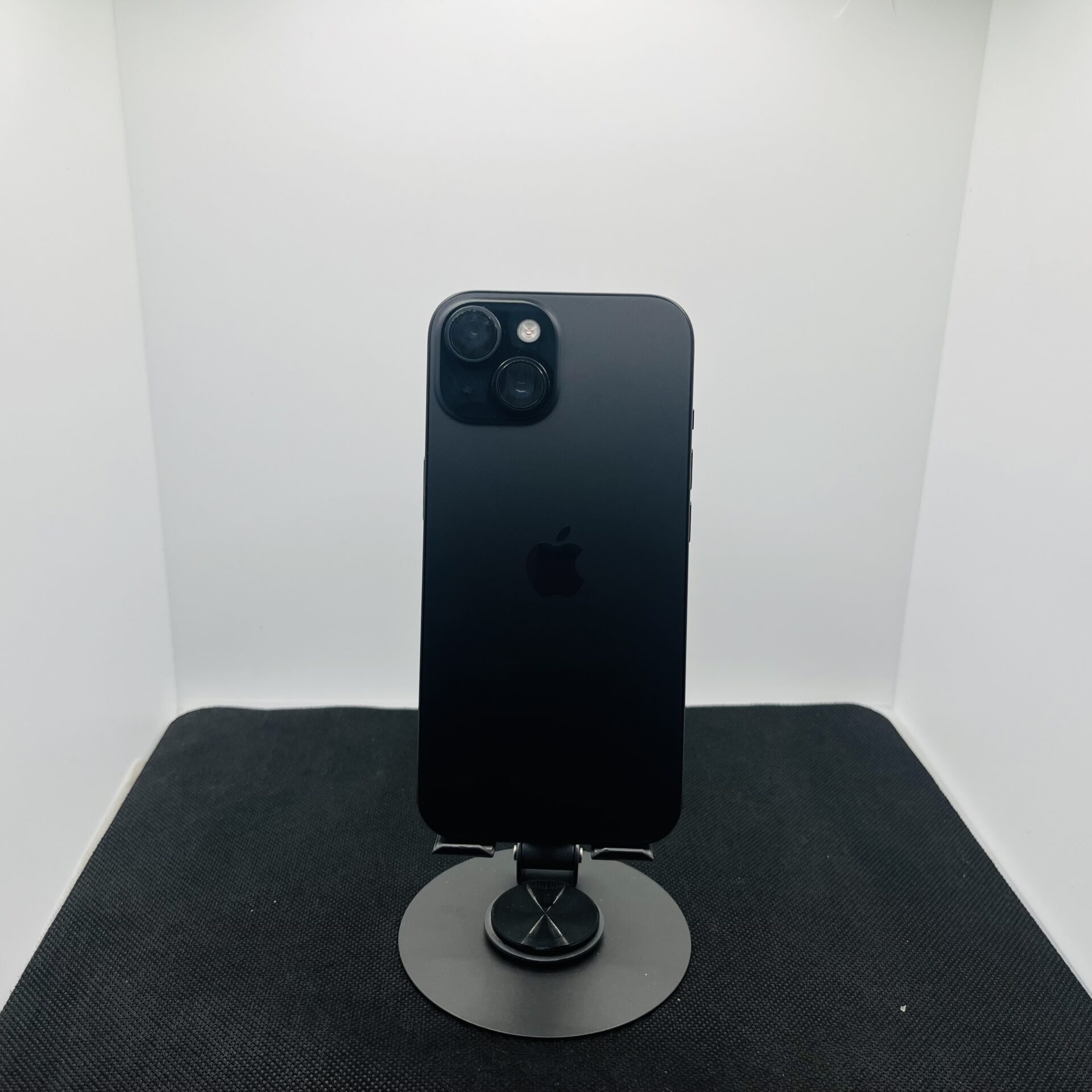 Apple iPhone 15 128GB Black – (Grade B) - Image 5