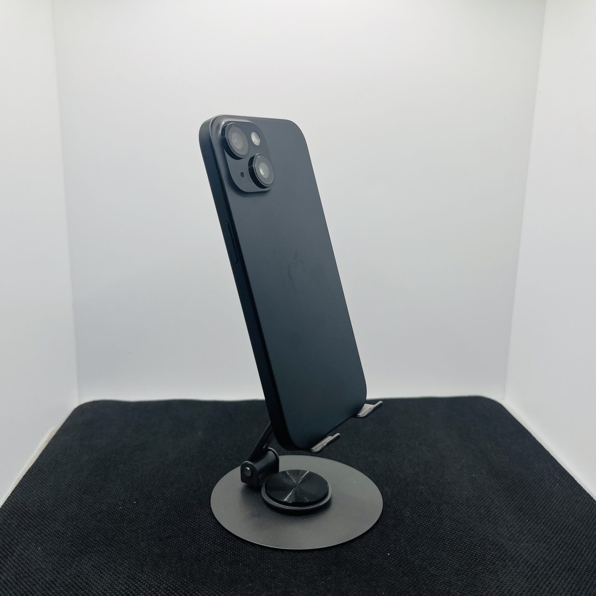 Apple iPhone 15 128GB Black – (Grade B) - Image 6