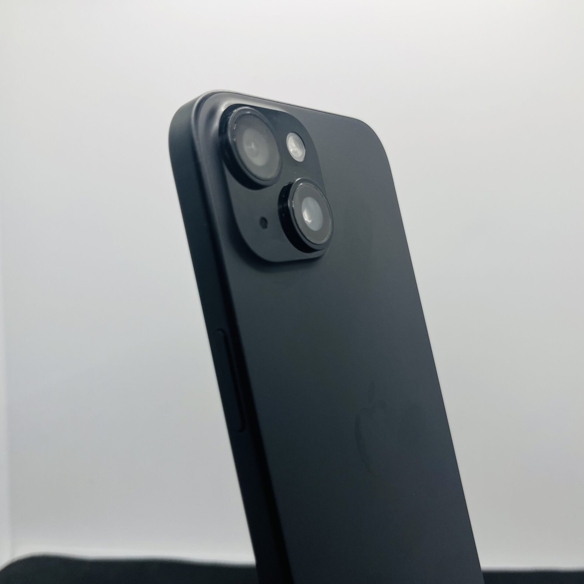 Apple iPhone 15 128GB Black – (Grade B) - Image 7