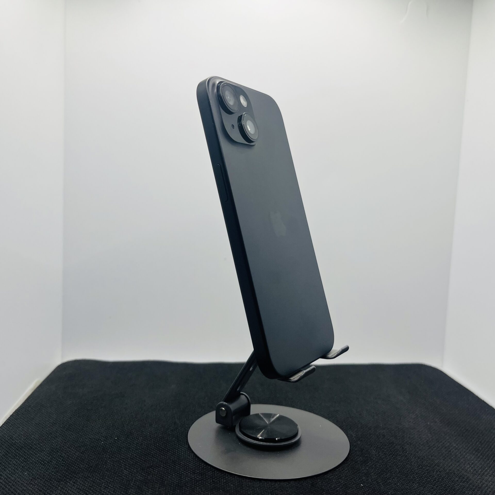 Apple iPhone 15 128GB Black – (Grade B) - Image 8