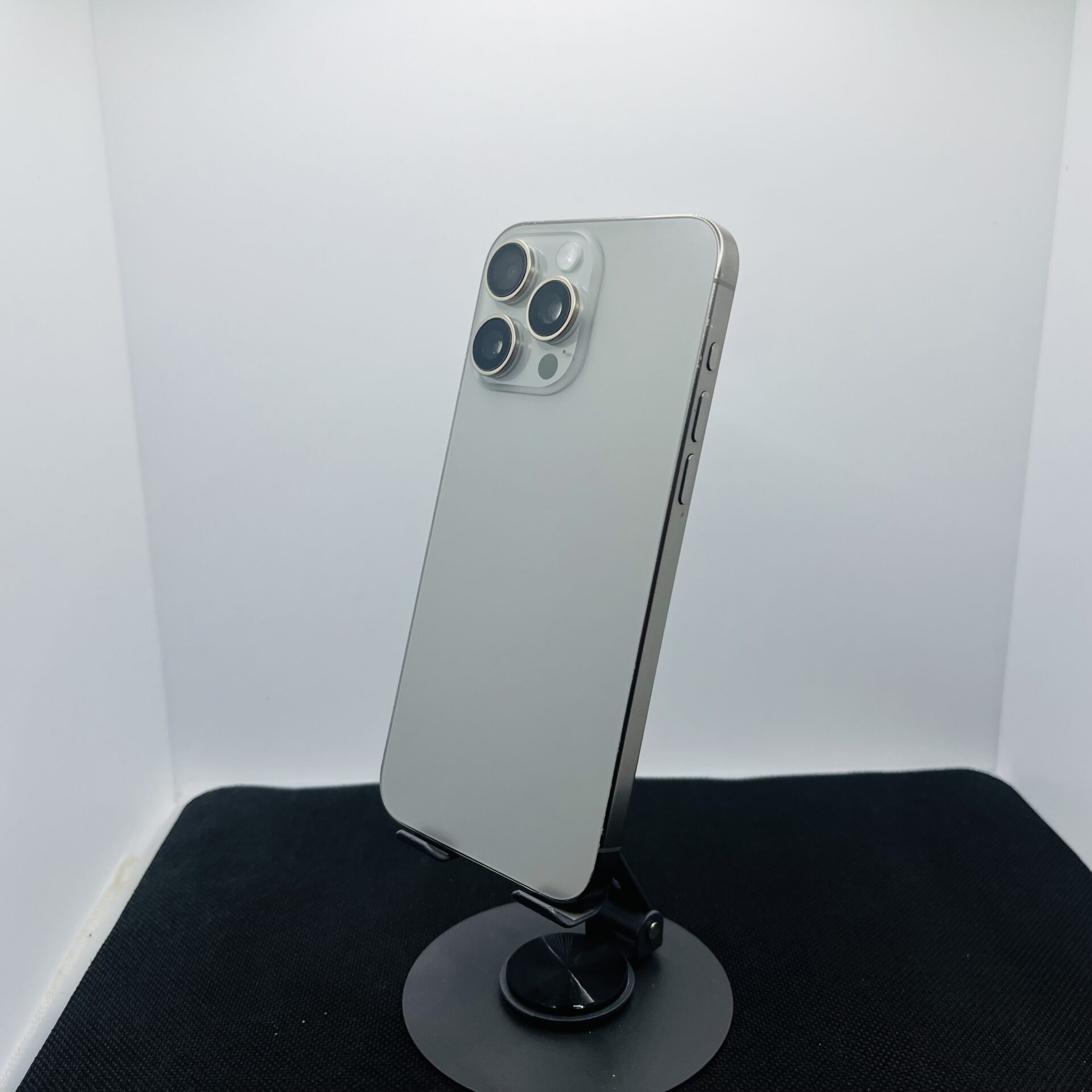 Apple iPhone 15 Pro Max 256GB Natural Titanium – (Grade B) - Image 5