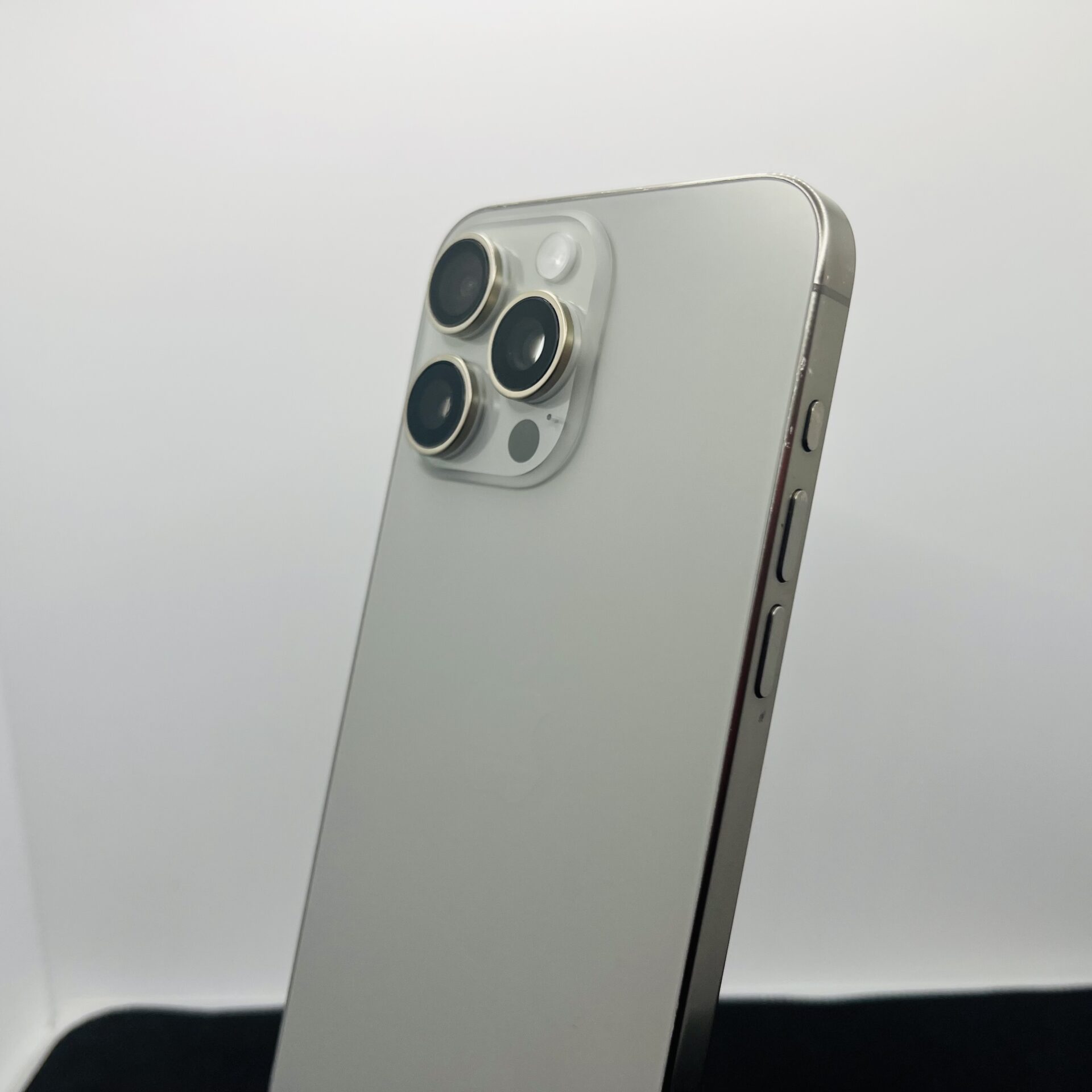 Apple iPhone 15 Pro Max 256GB Natural Titanium – (Grade B) - Image 8