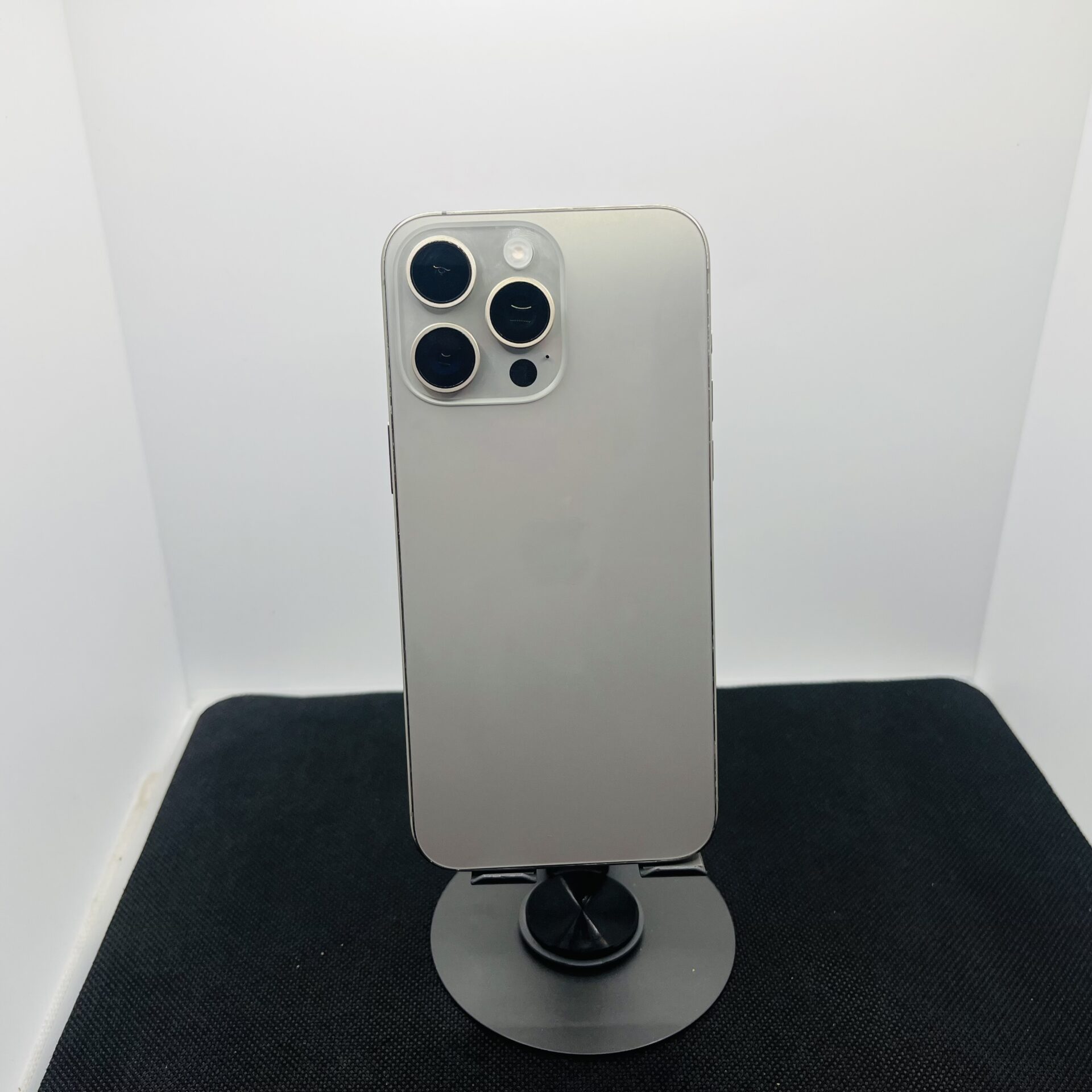 Apple iPhone 15 Pro Max 256GB Natural Titanium – (Grade B) - Image 6