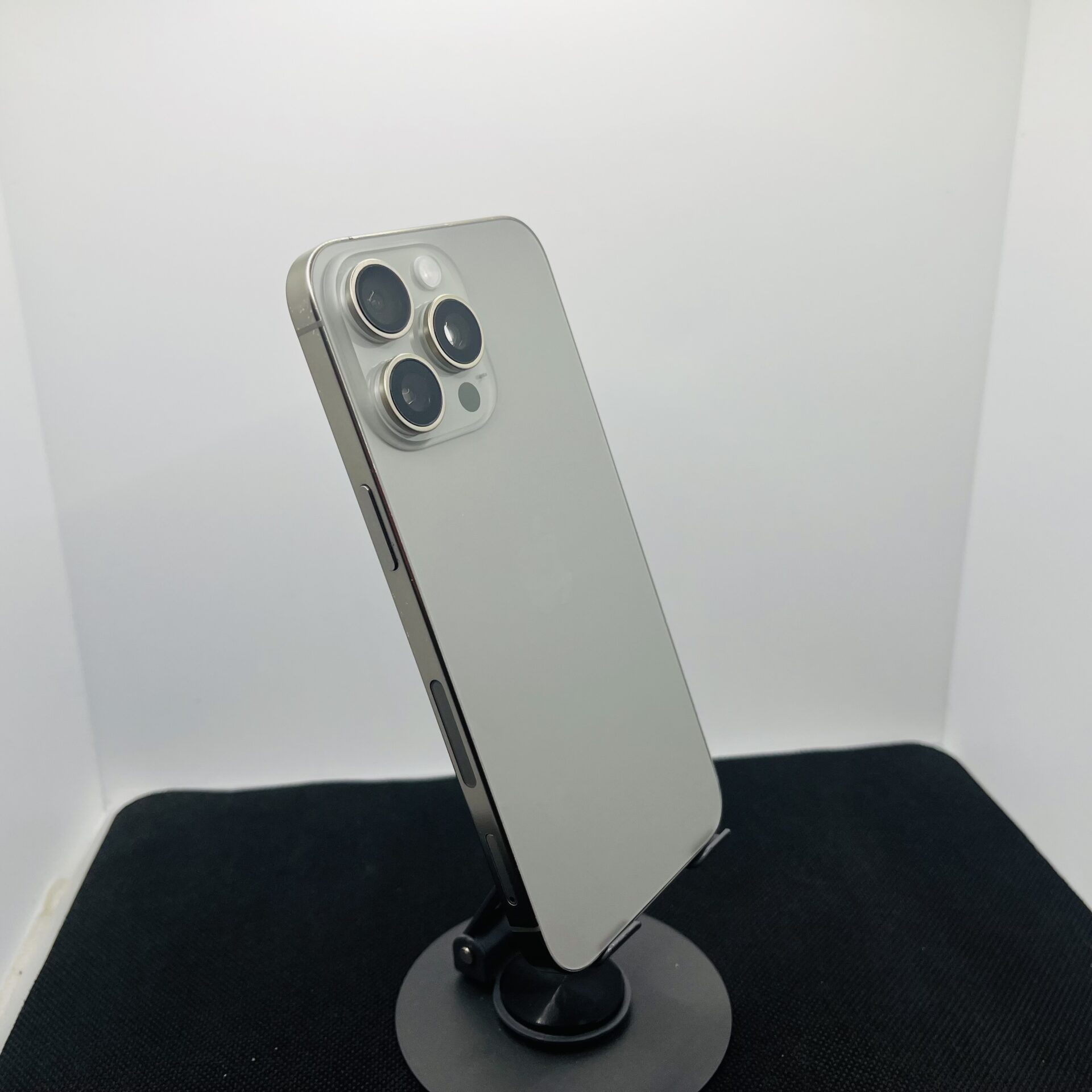 Apple iPhone 15 Pro Max 256GB Natural Titanium – (Grade B) - Image 7
