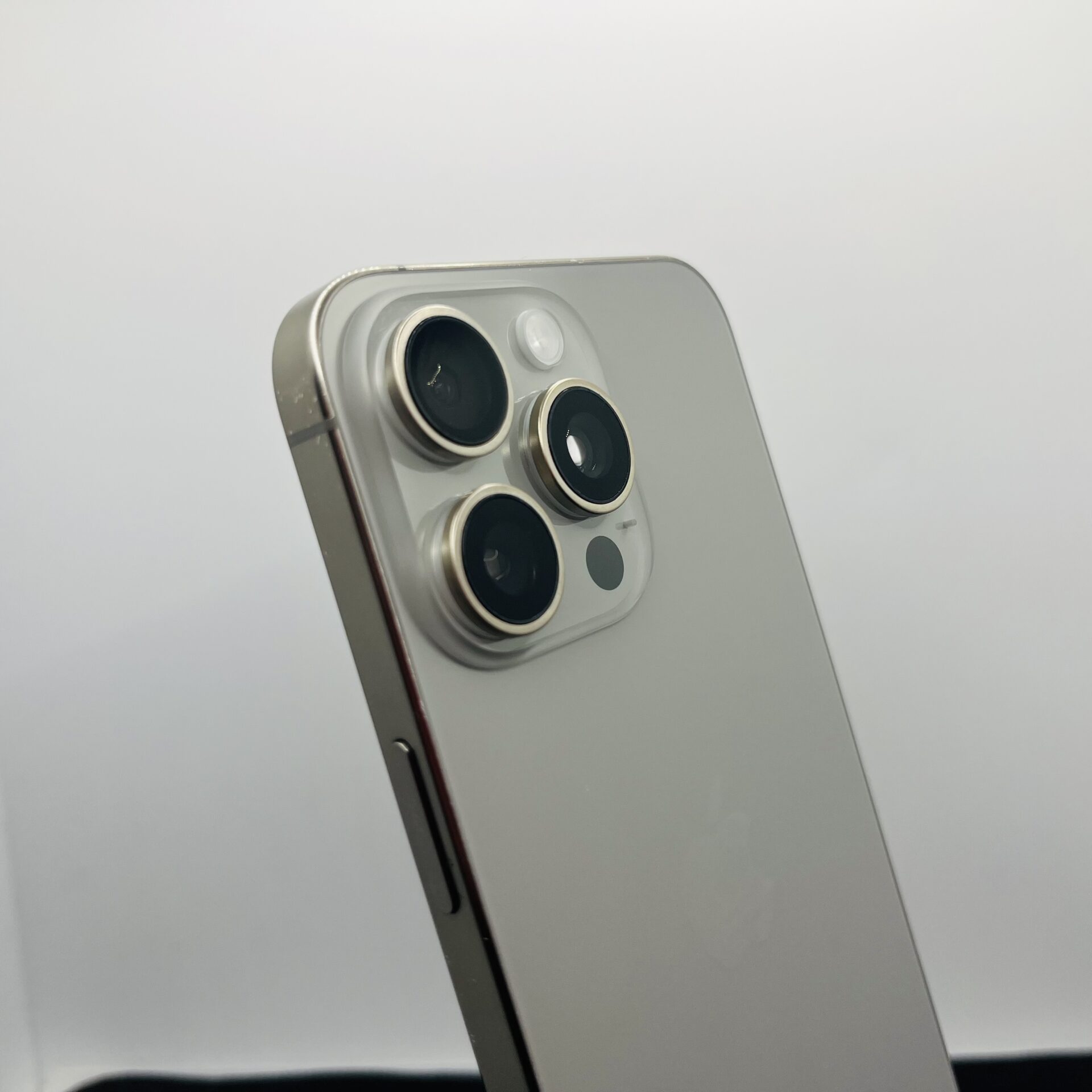 Apple iPhone 15 Pro Max 256GB Natural Titanium – (Grade B) - Image 9