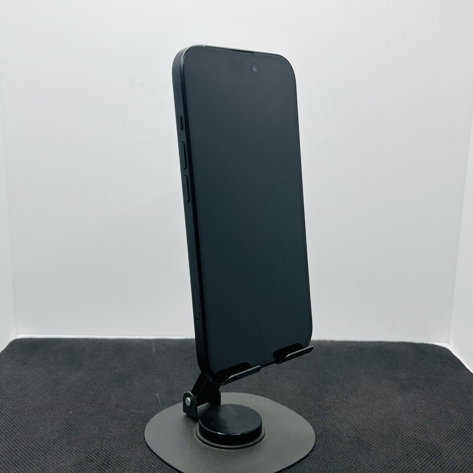 Apple iPhone 15 128GB Black - (Grade B) - Image 2