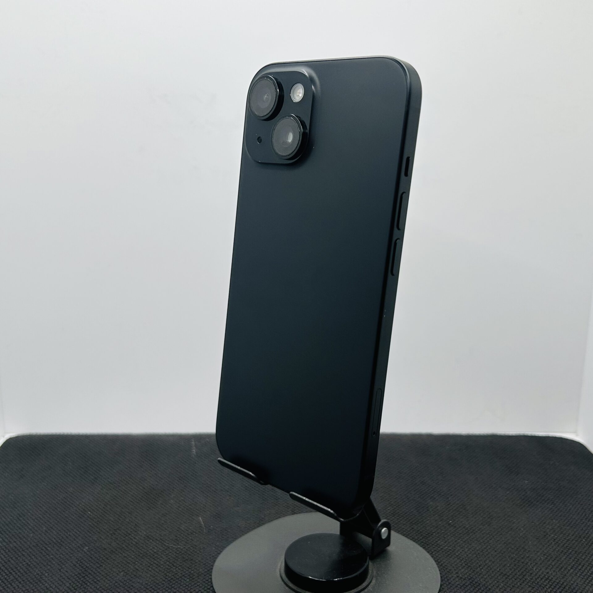 Apple iPhone 15 128GB Black - (Grade B) - Image 3