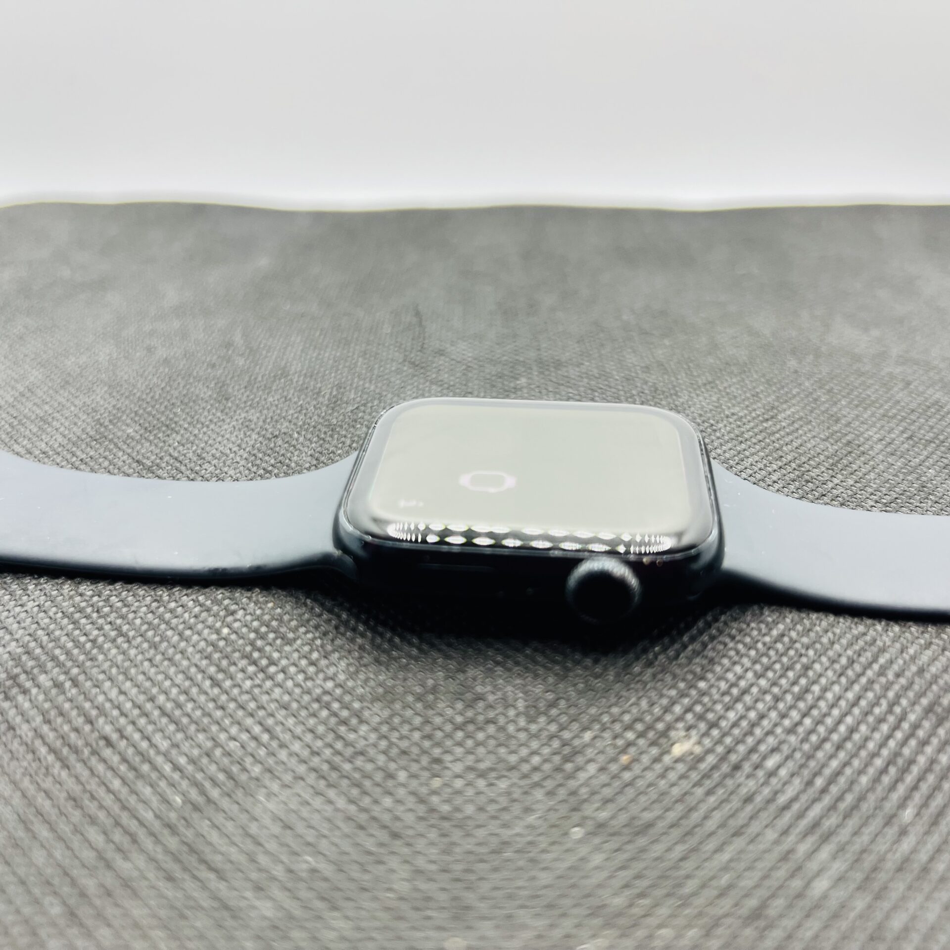 Apple Watch SE 2nd Gen 44mm GPS Only Midnight - (Grade B) - Image 2