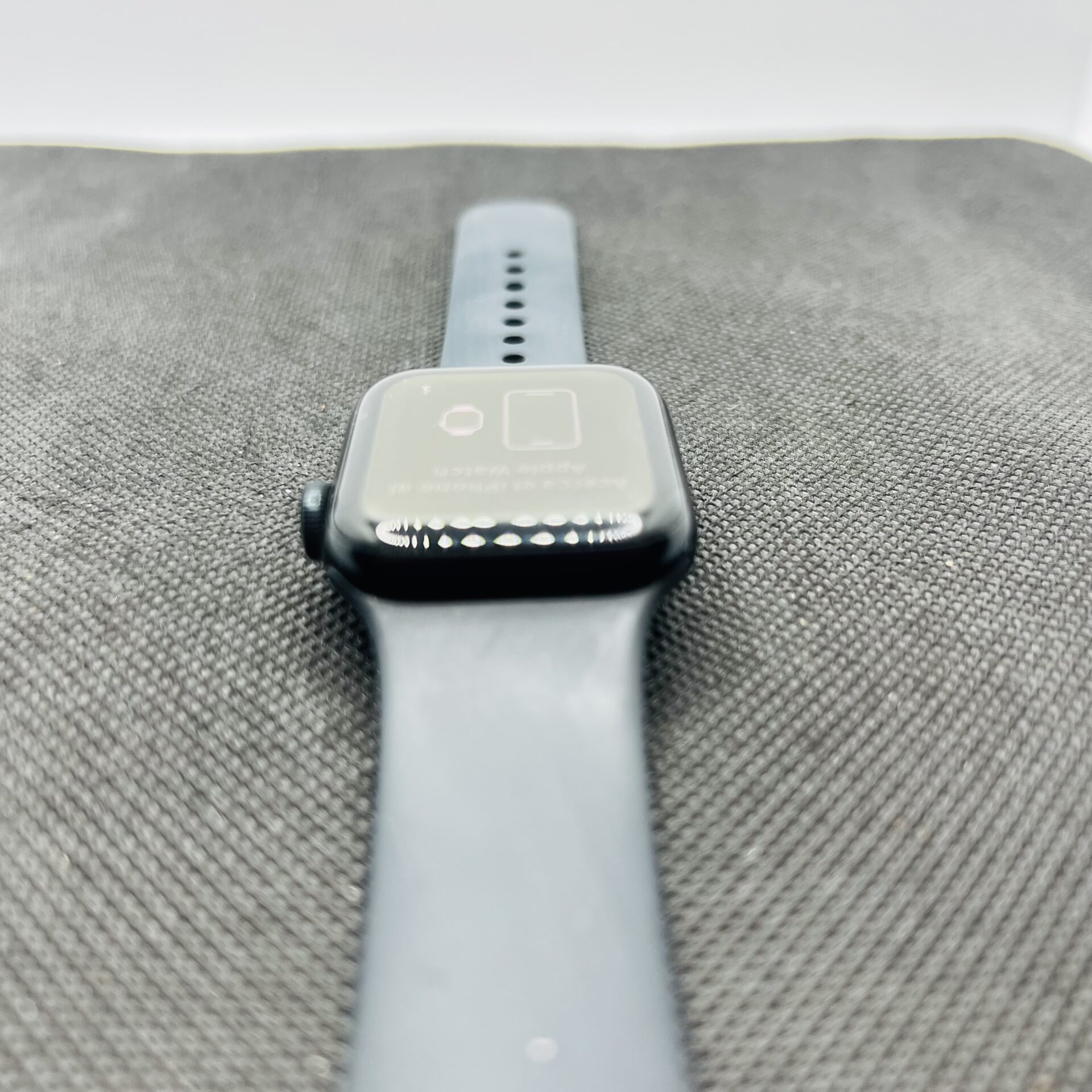 Apple Watch SE 2nd Gen 40mm GPS Only Midnight – (Grade B) - Image 4