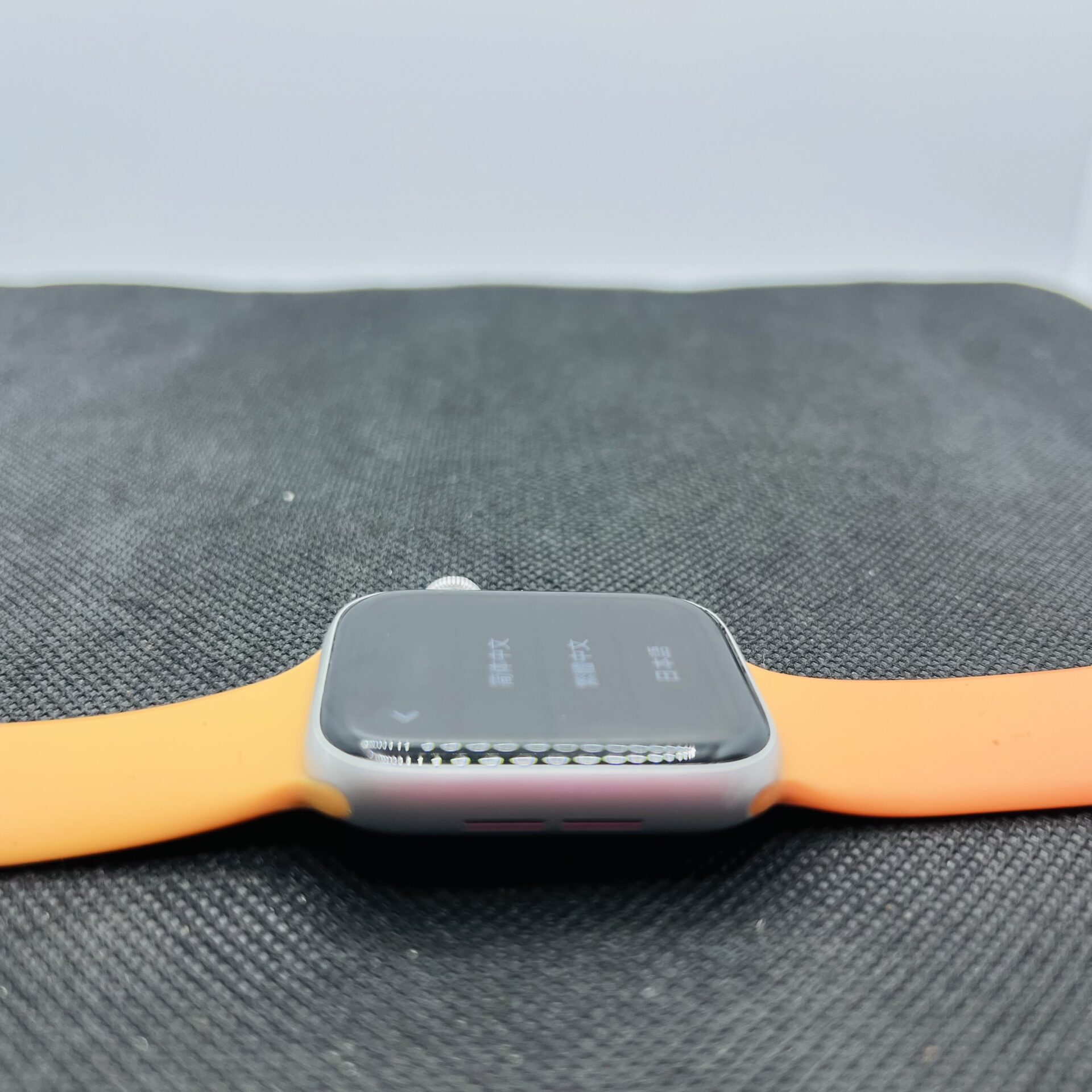 Apple Watch SE 1st Gen 44mm GPS Only Silver (Grade B) - With Orange Straps - Image 5