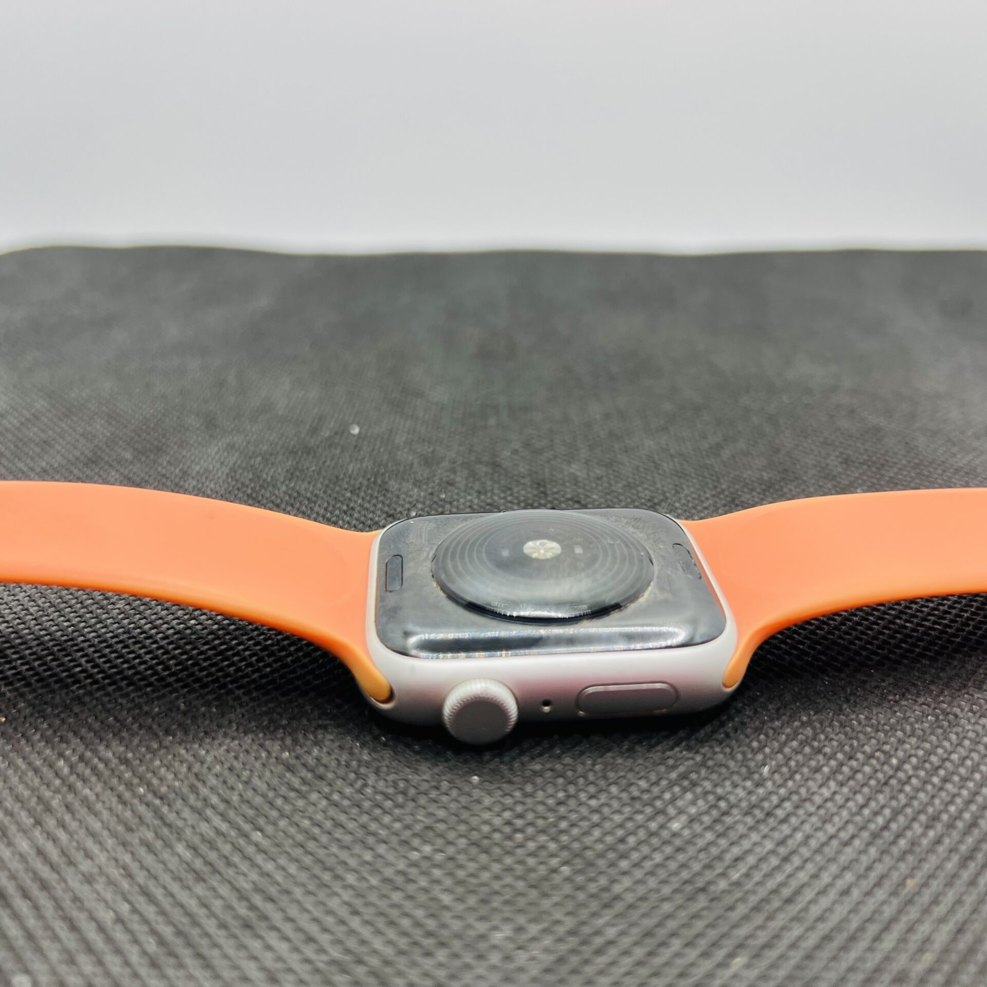 Apple Watch SE 1st Gen 44mm GPS Only Silver (Grade B) - With Orange Straps - Image 6