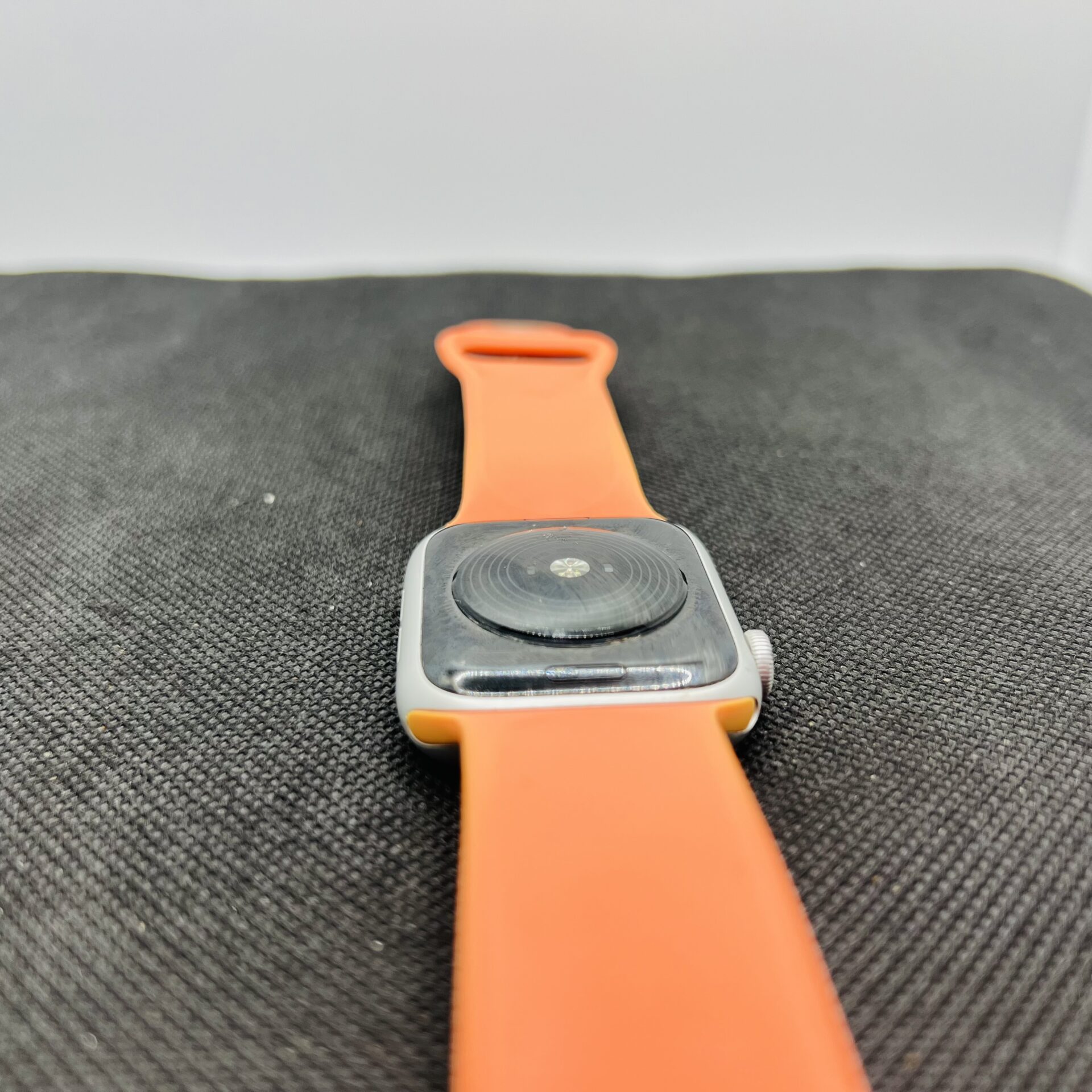 Apple Watch SE 1st Gen 44mm GPS Only Silver (Grade B) - With Orange Straps - Image 7