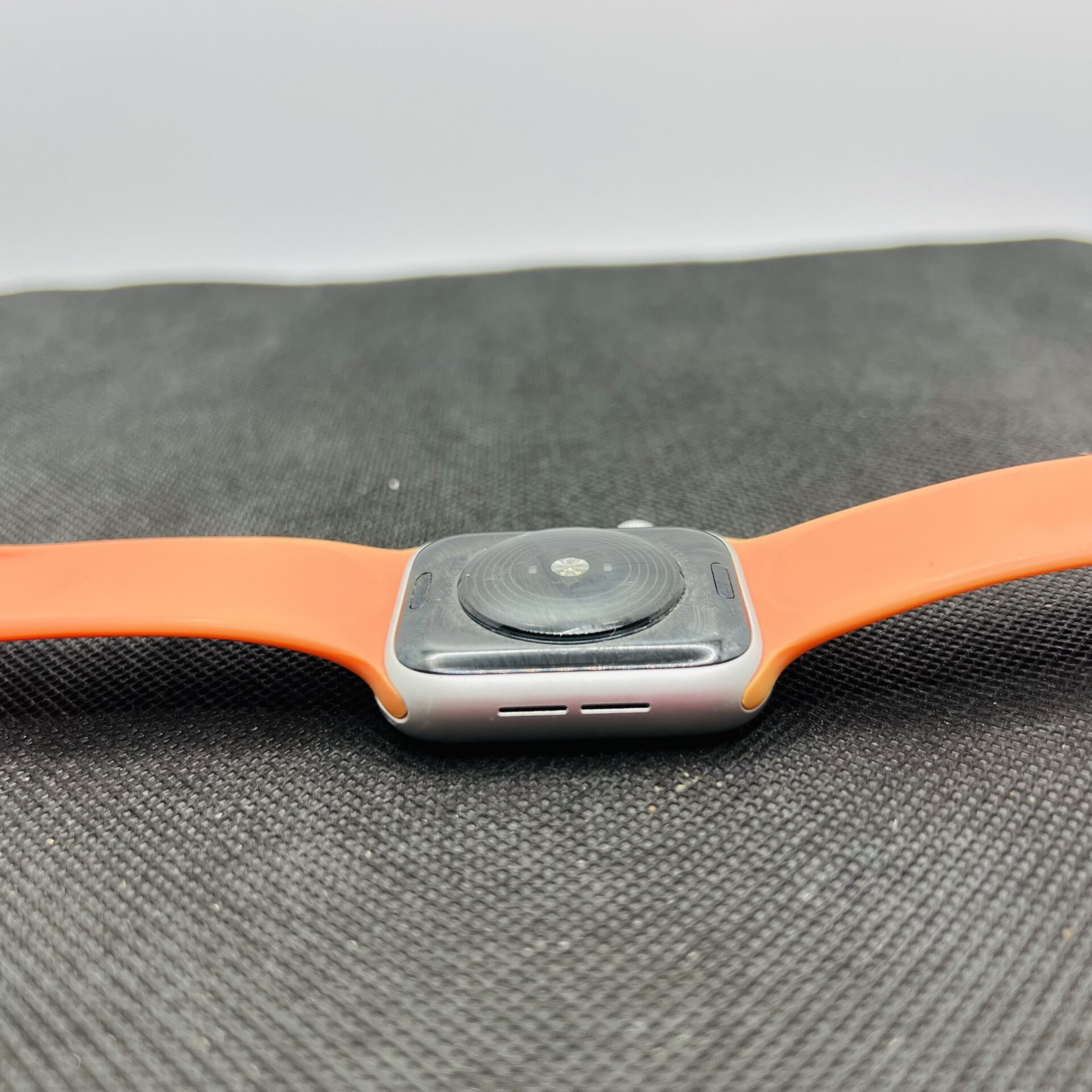 Apple Watch SE 1st Gen 44mm GPS Only Silver (Grade B) - With Orange Straps - Image 8