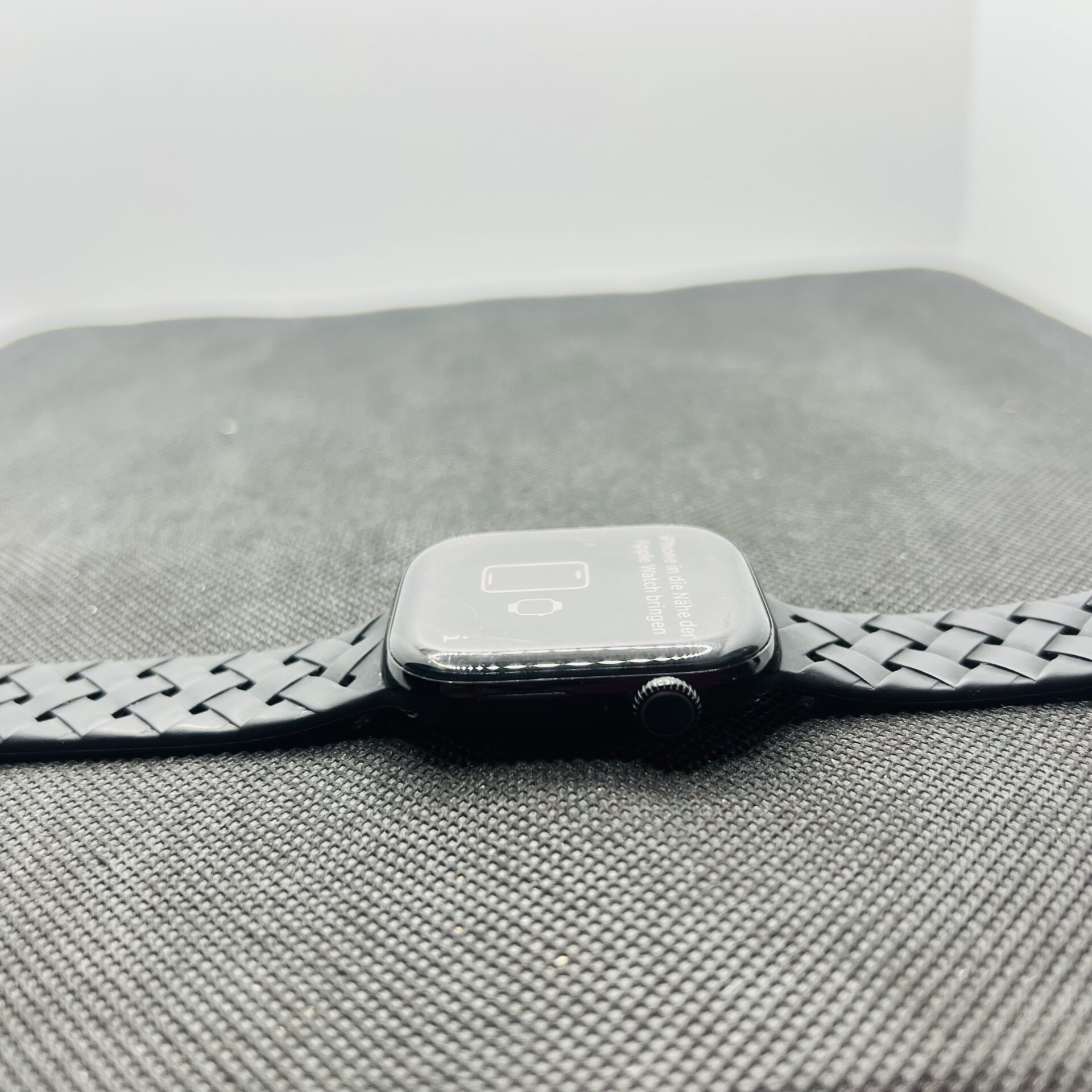 Apple Watch Series 10 46mm GPS Only Jet Black – (Grade B) - Image 4