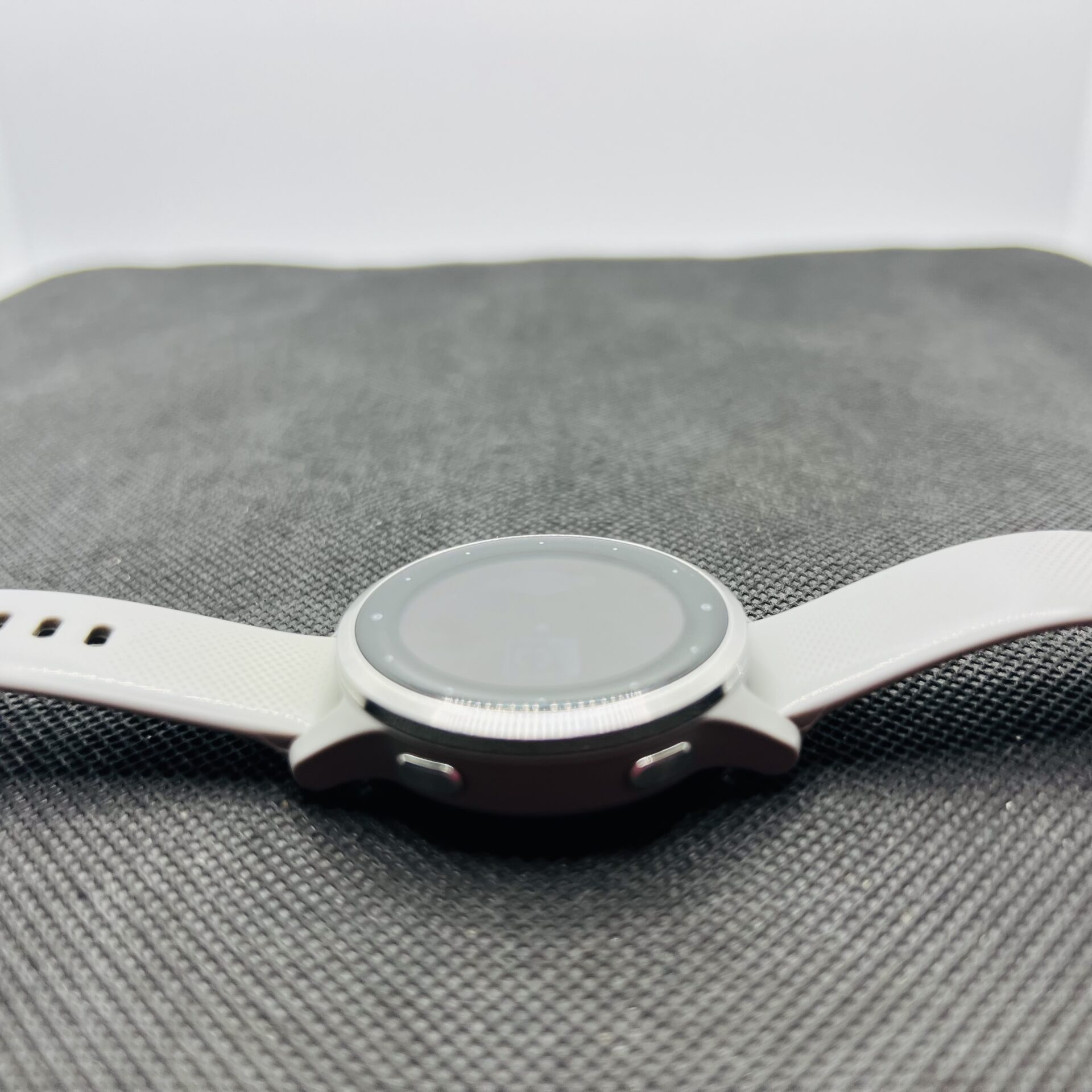 Garmin Vivoactive 4s Grey – (Grade B) - Image 3