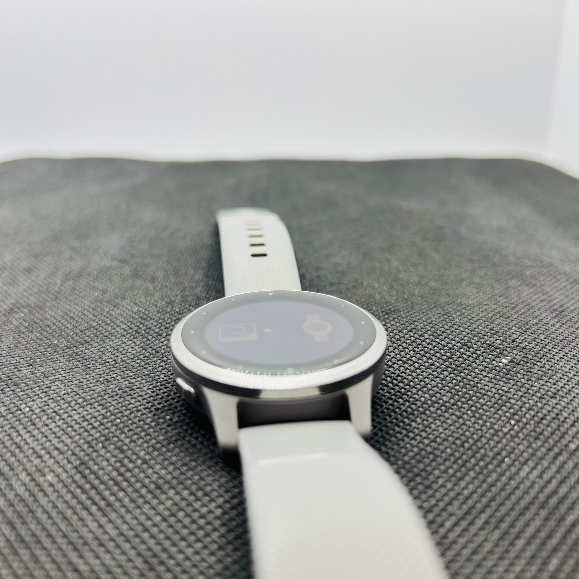 Garmin Vivoactive 4s Grey – (Grade B) - Image 4