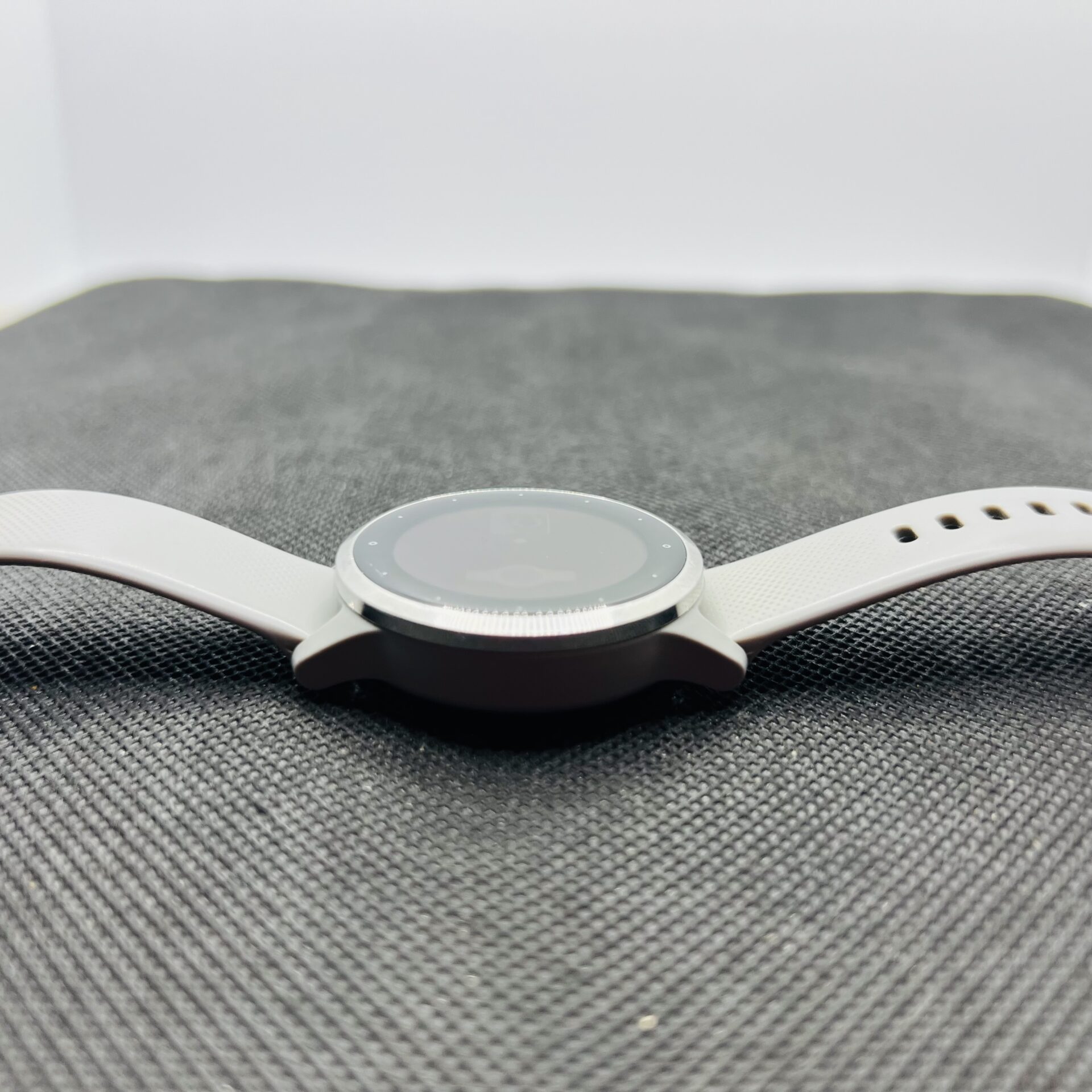 Garmin Vivoactive 4s Grey – (Grade B) - Image 5